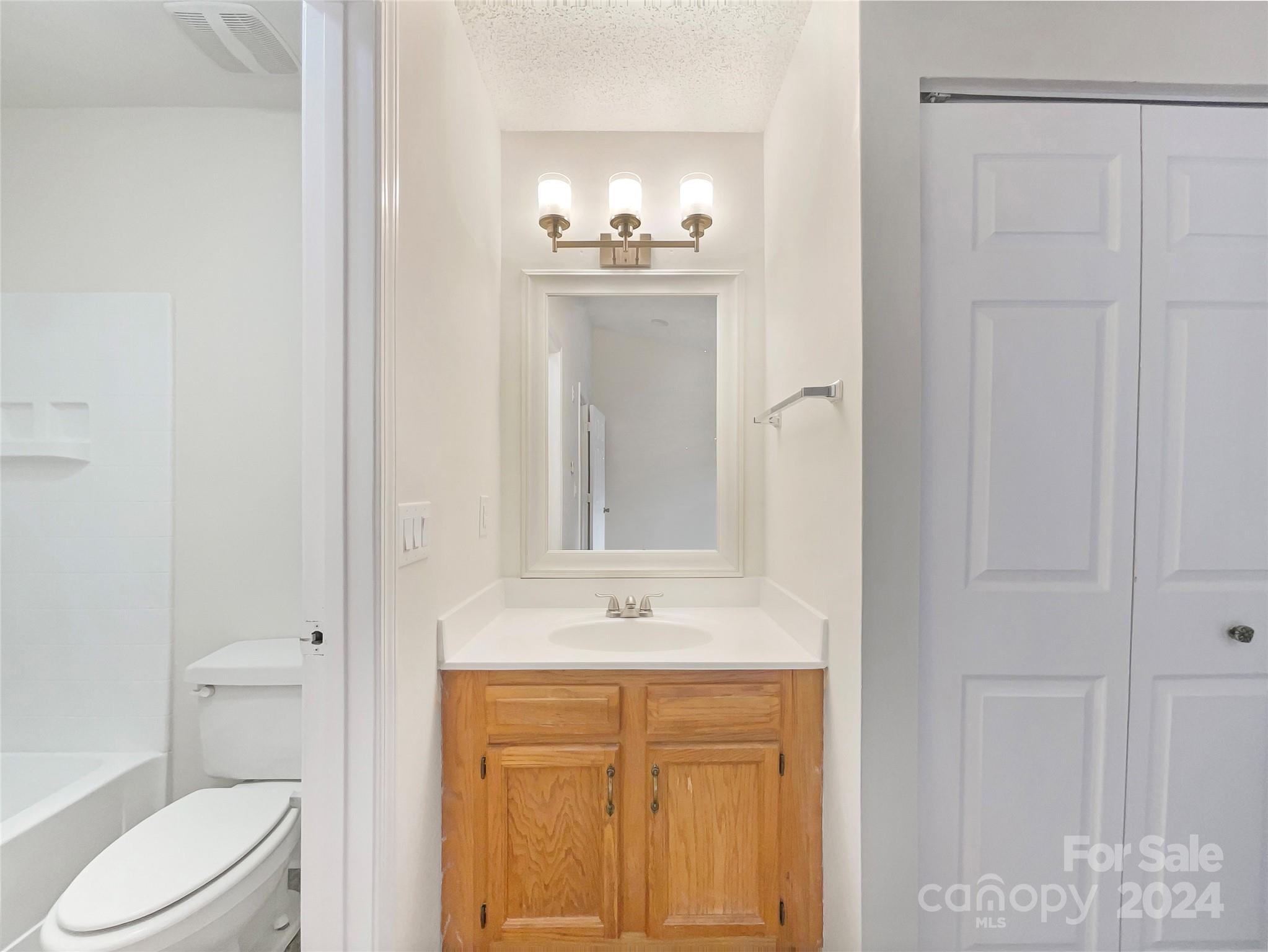 3824 Mosscroft Lane