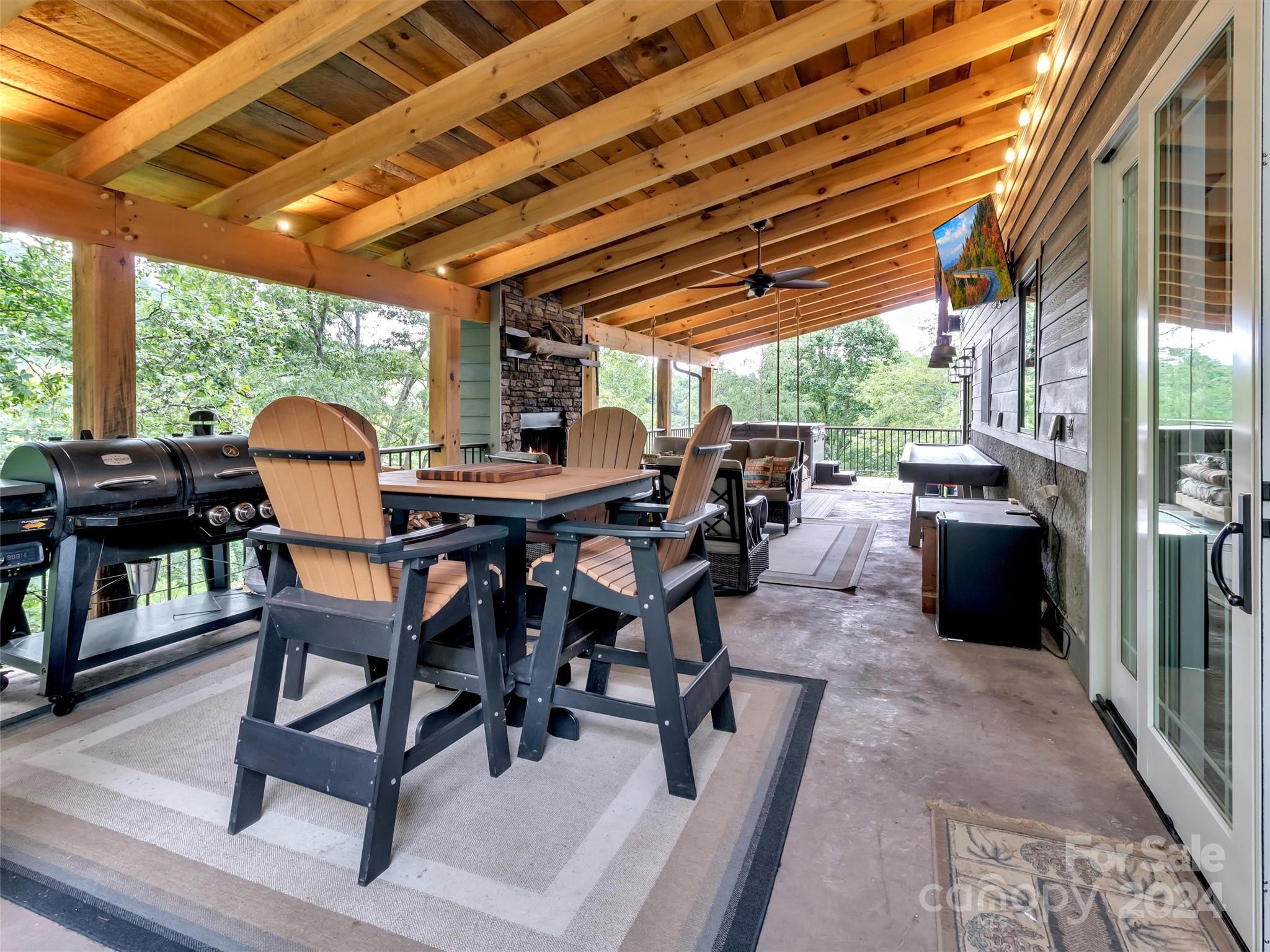 989 Ferguson Cove Loop