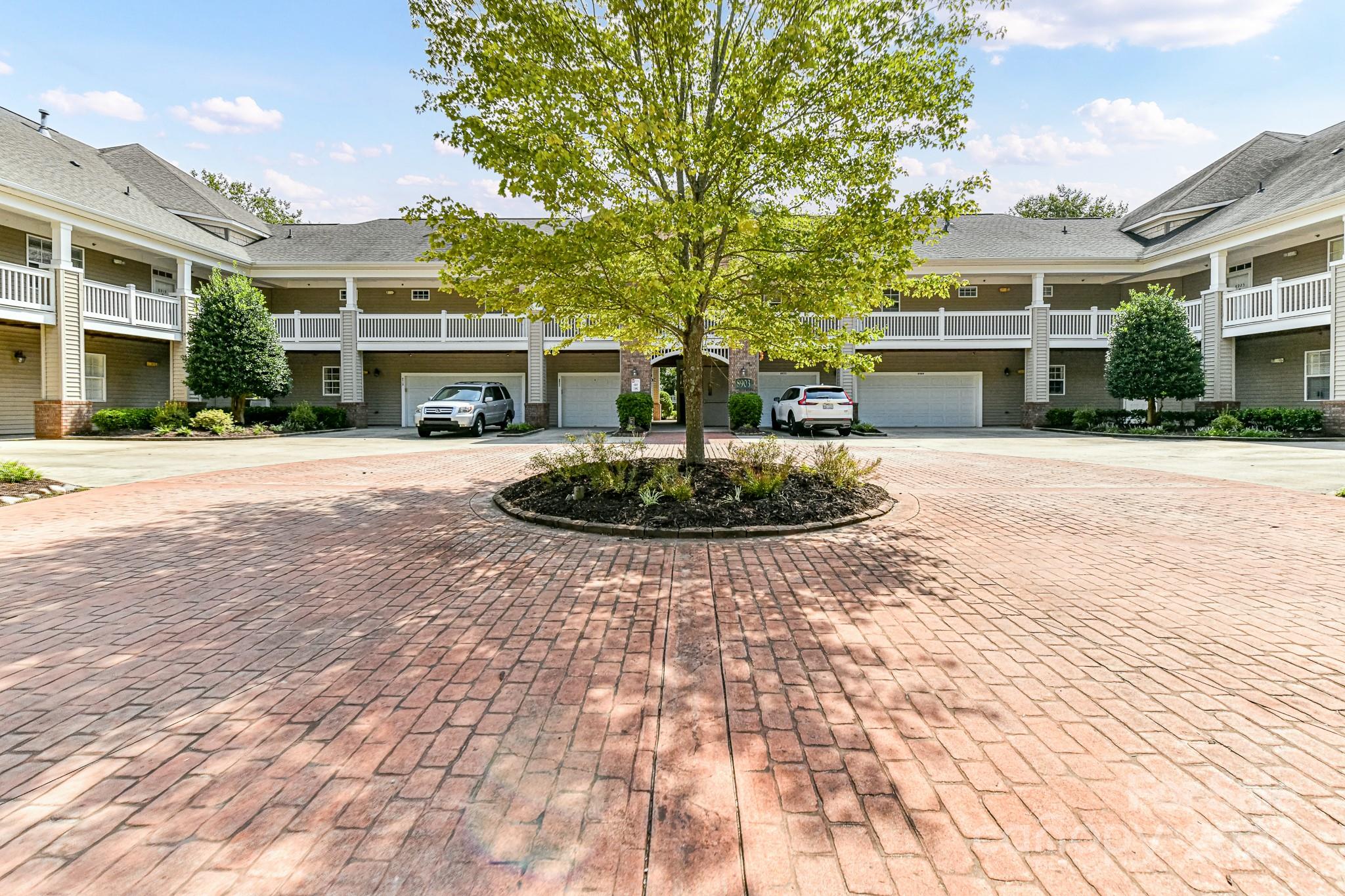 8919 Rosalyn Glen Road