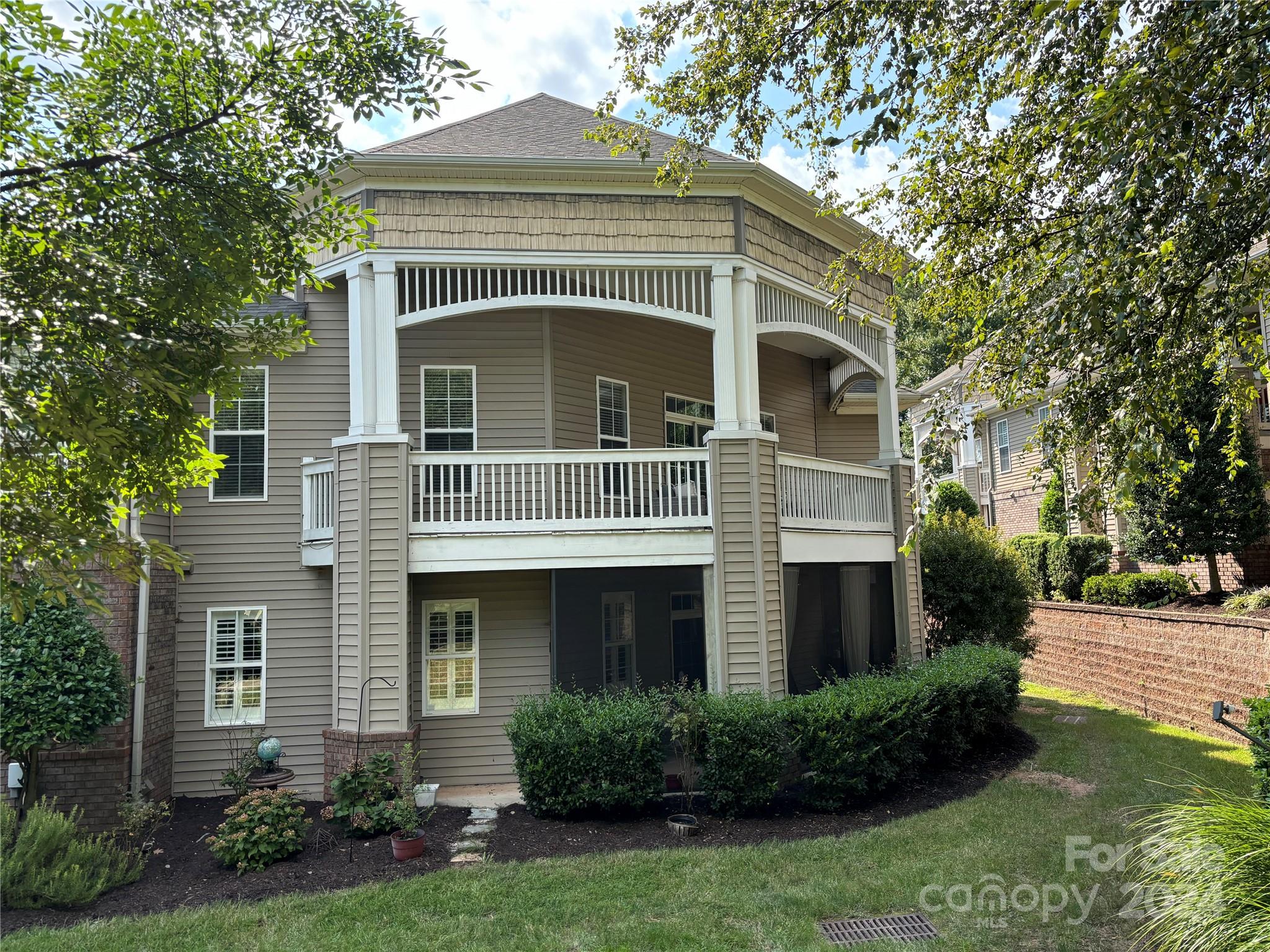 8919 Rosalyn Glen Road