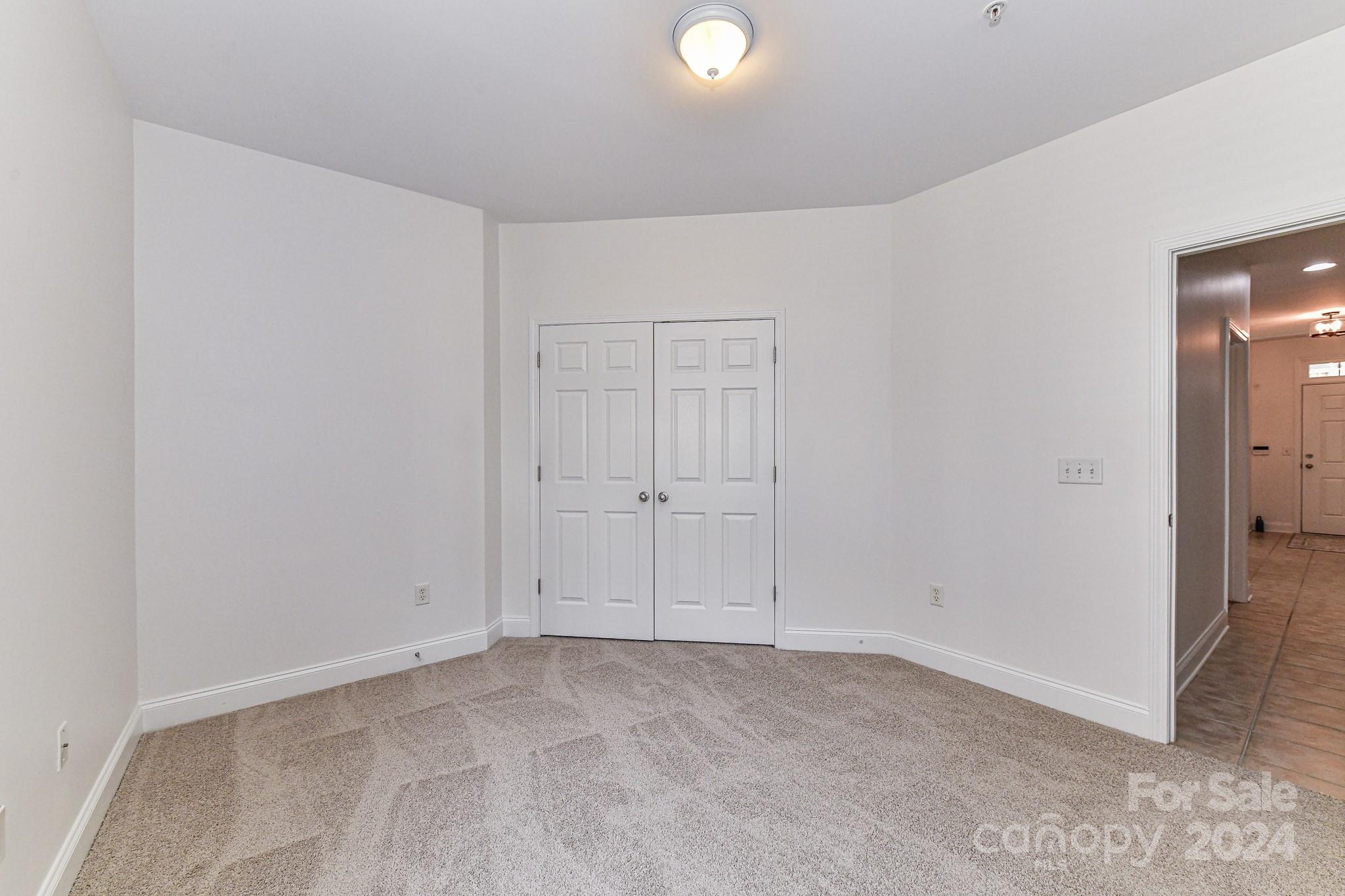 8919 Rosalyn Glen Road