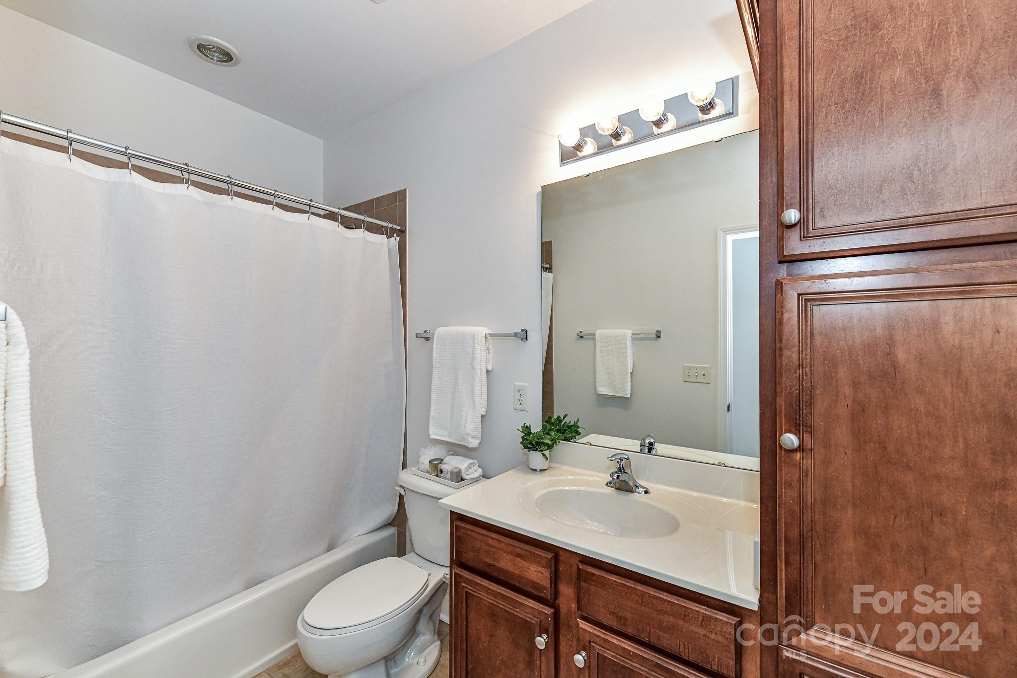 8919 Rosalyn Glen Road