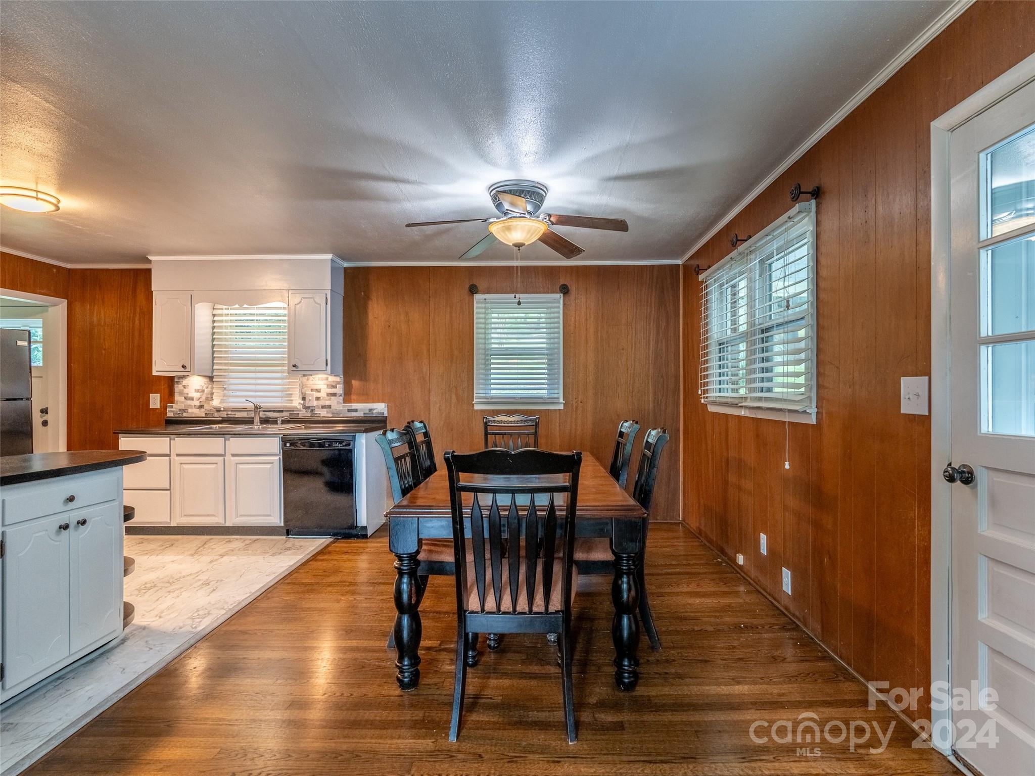 15 Lakeview Drive N
