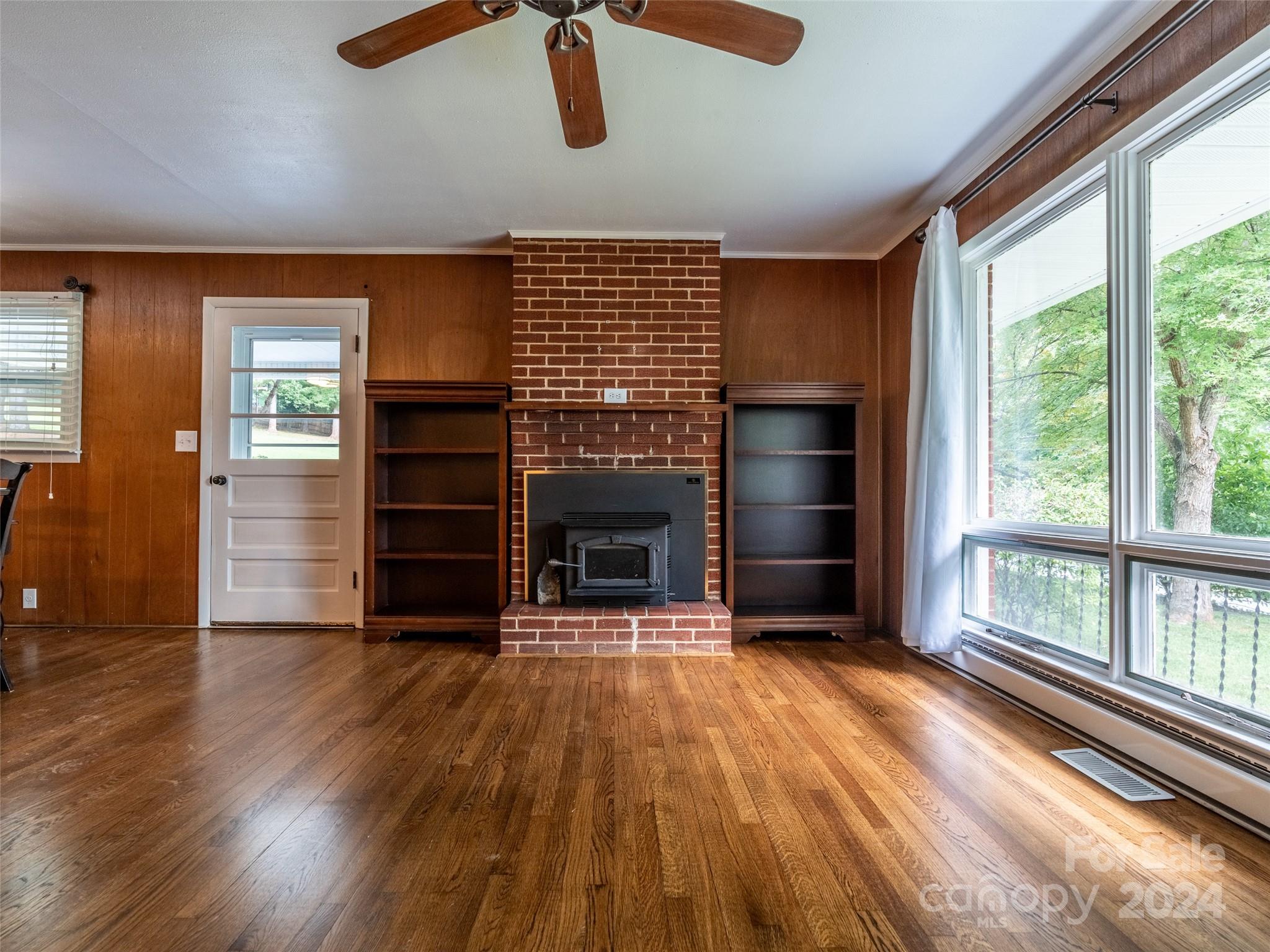 15 Lakeview Drive N