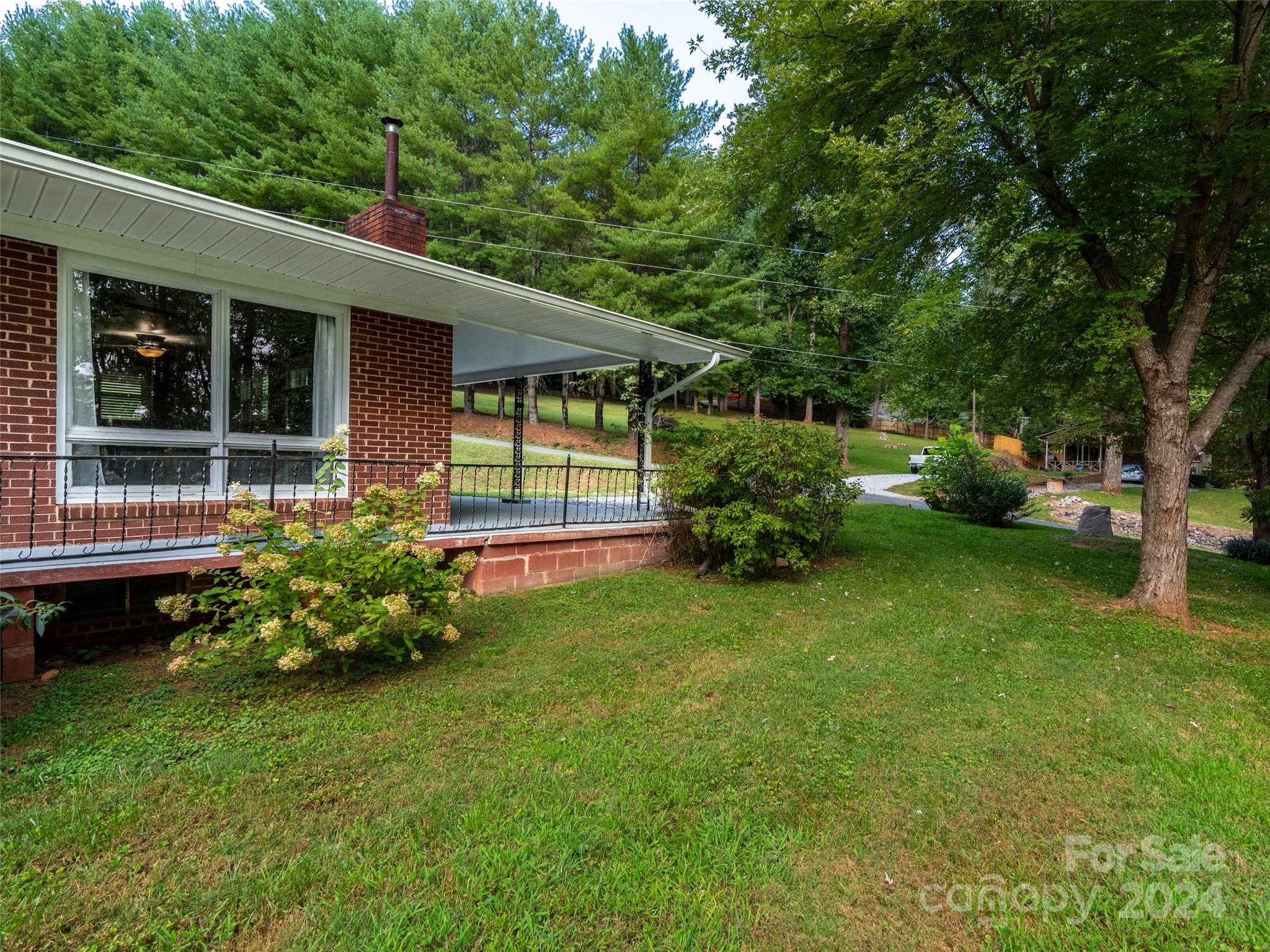 15 Lakeview Drive N
