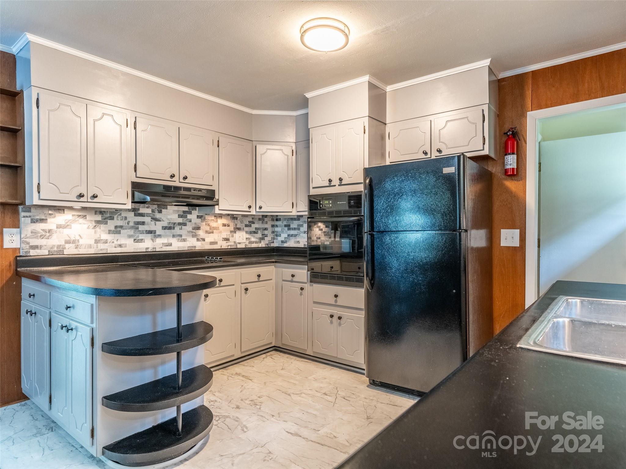 15 Lakeview Drive N