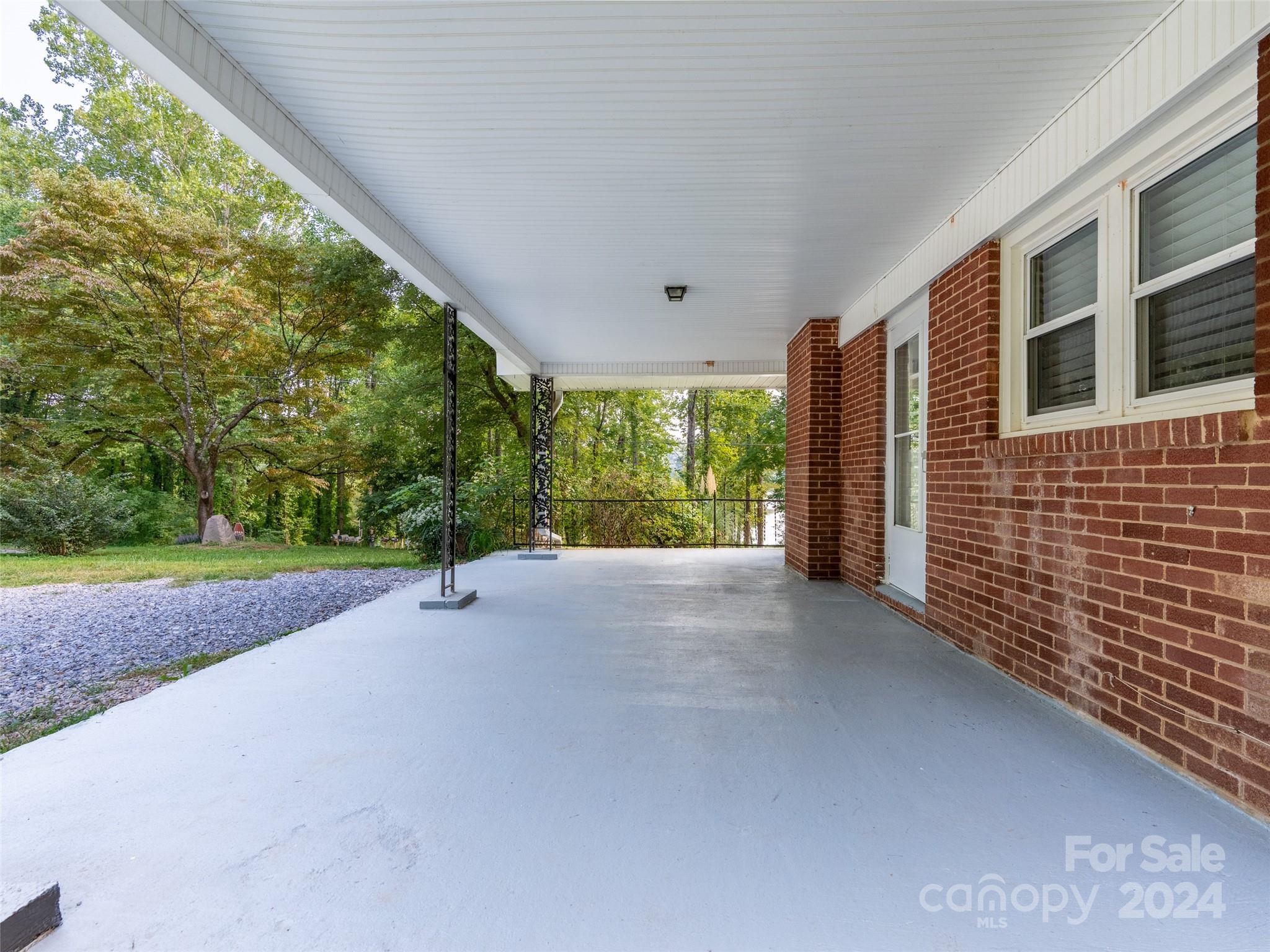 15 Lakeview Drive N