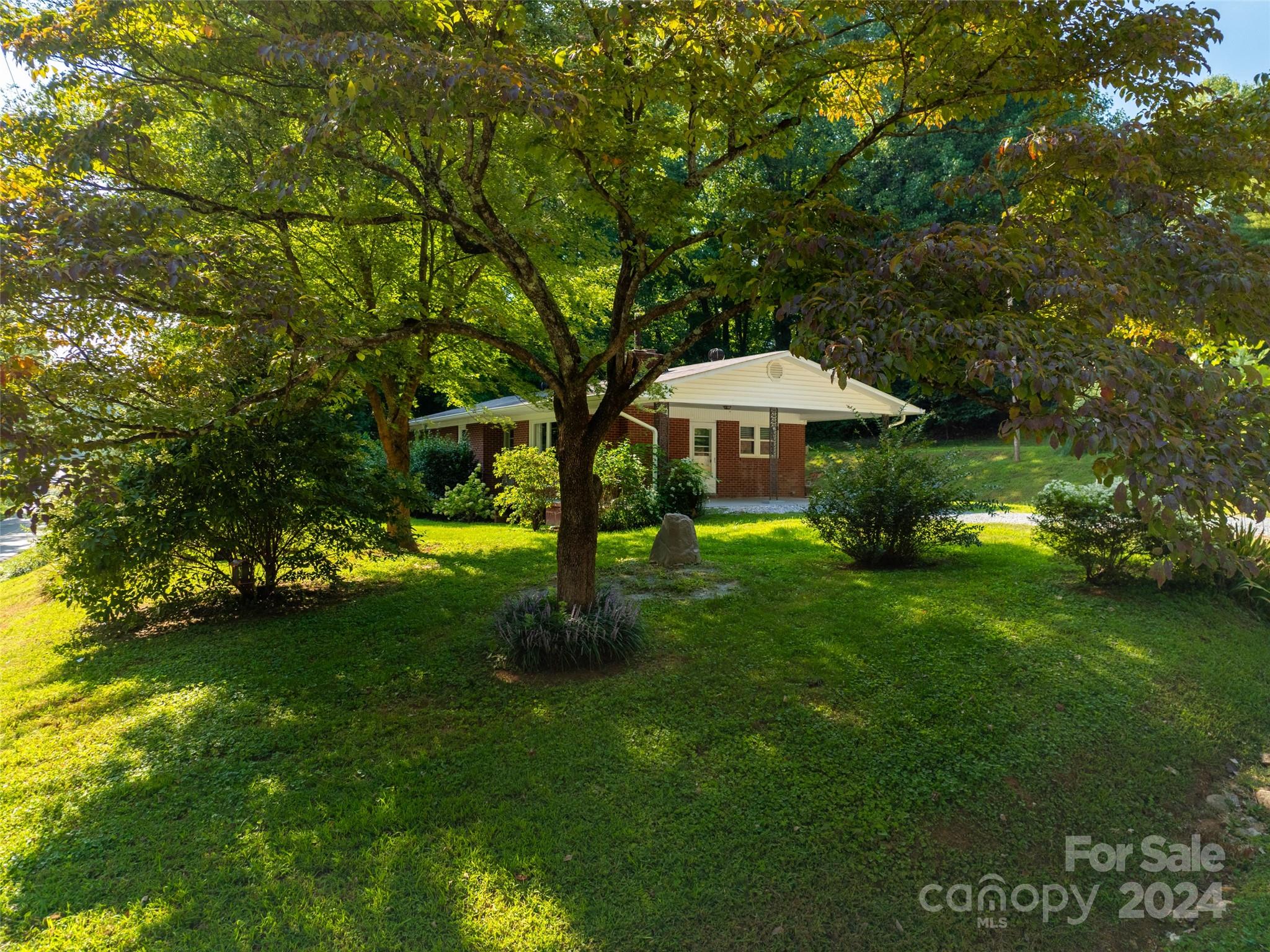 15 Lakeview Drive N