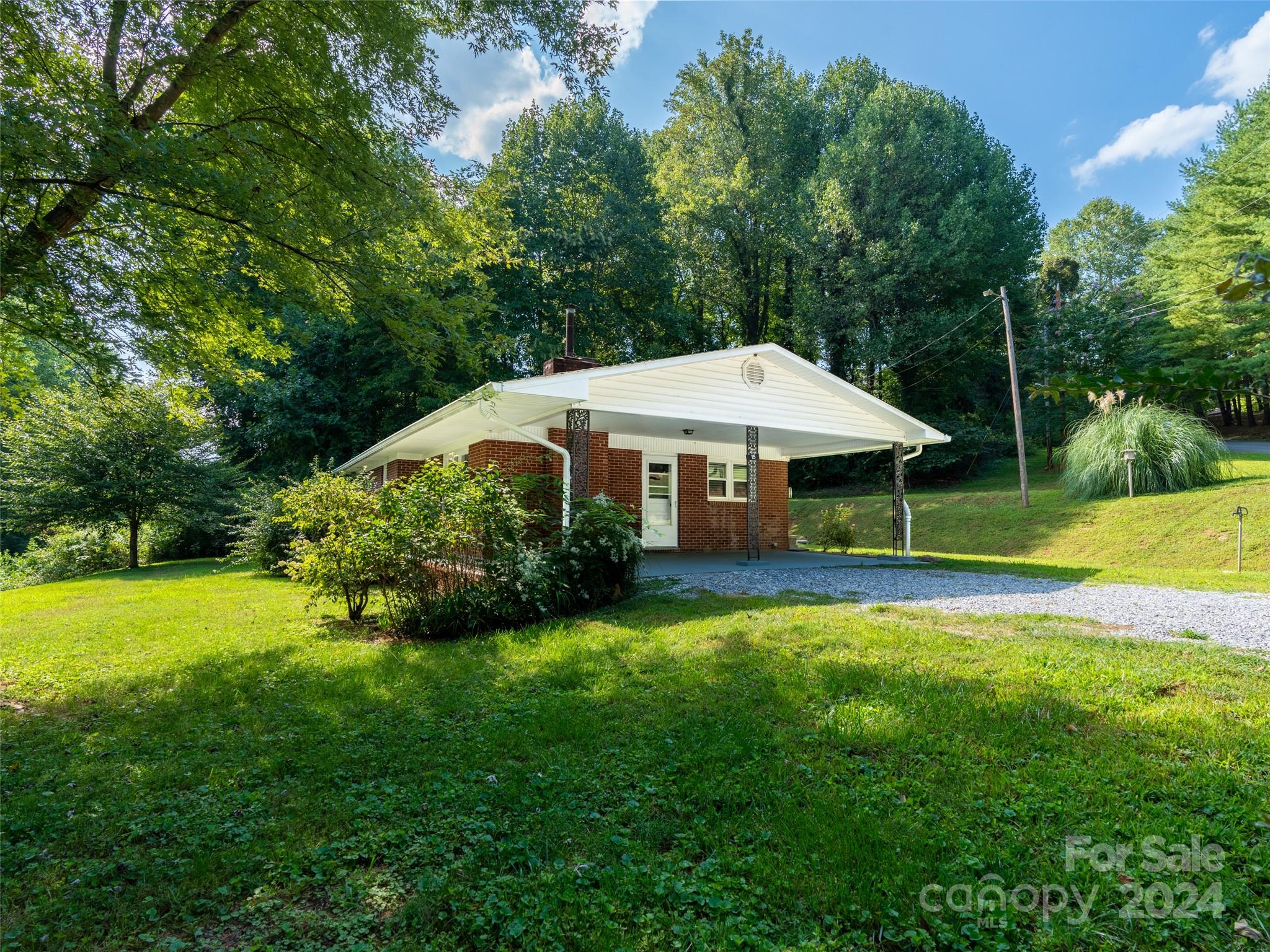 15 Lakeview Drive N