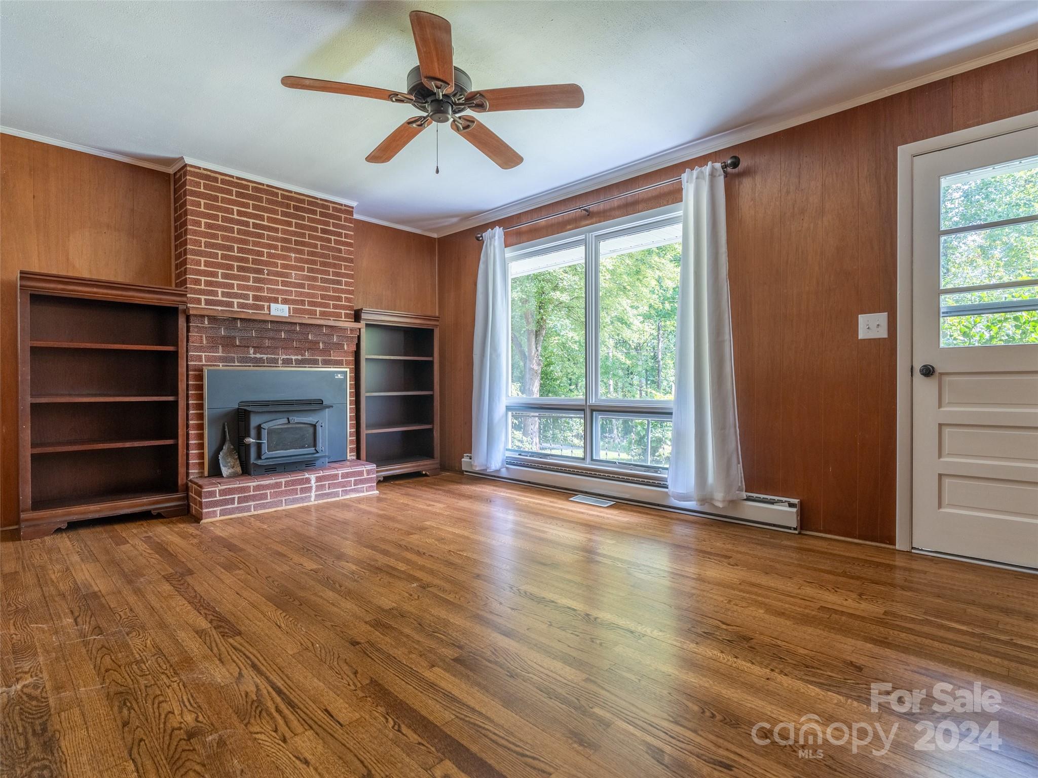 15 Lakeview Drive N