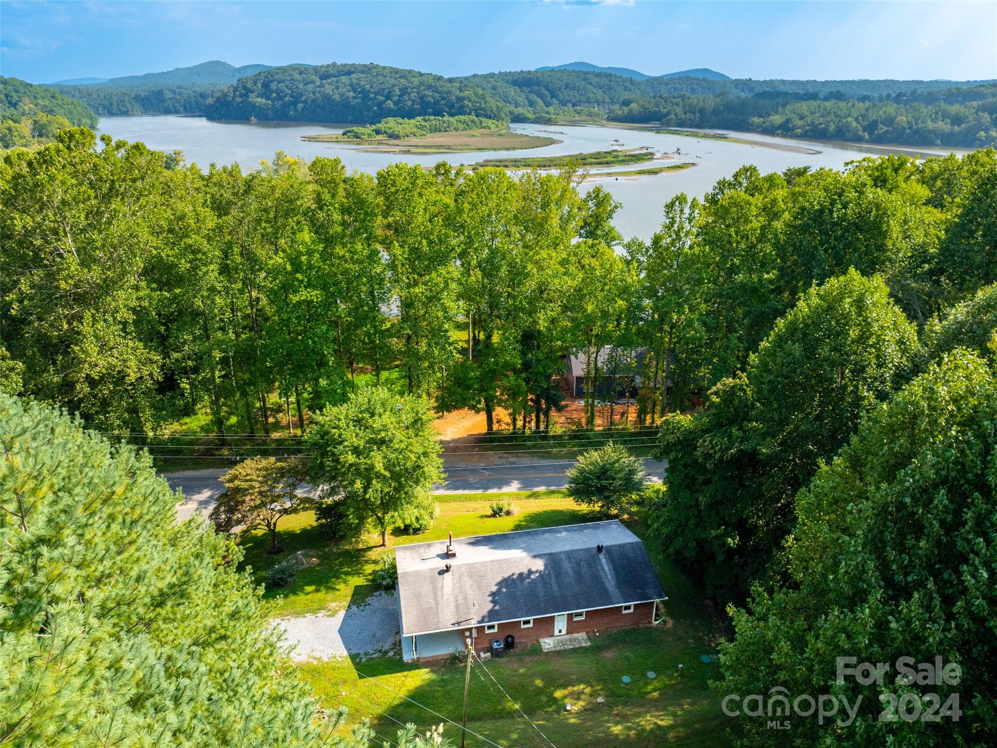 15 Lakeview Drive N
