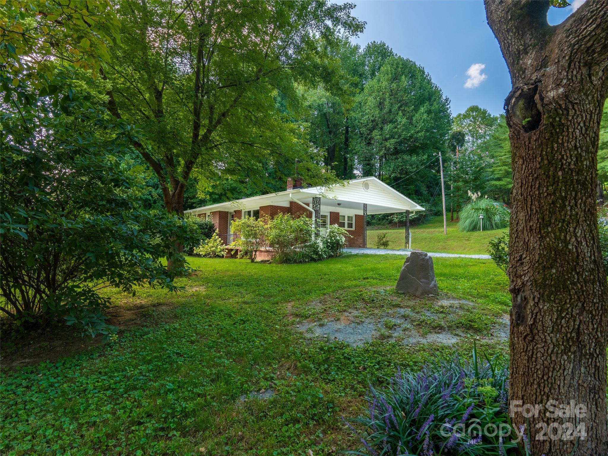 15 Lakeview Drive N