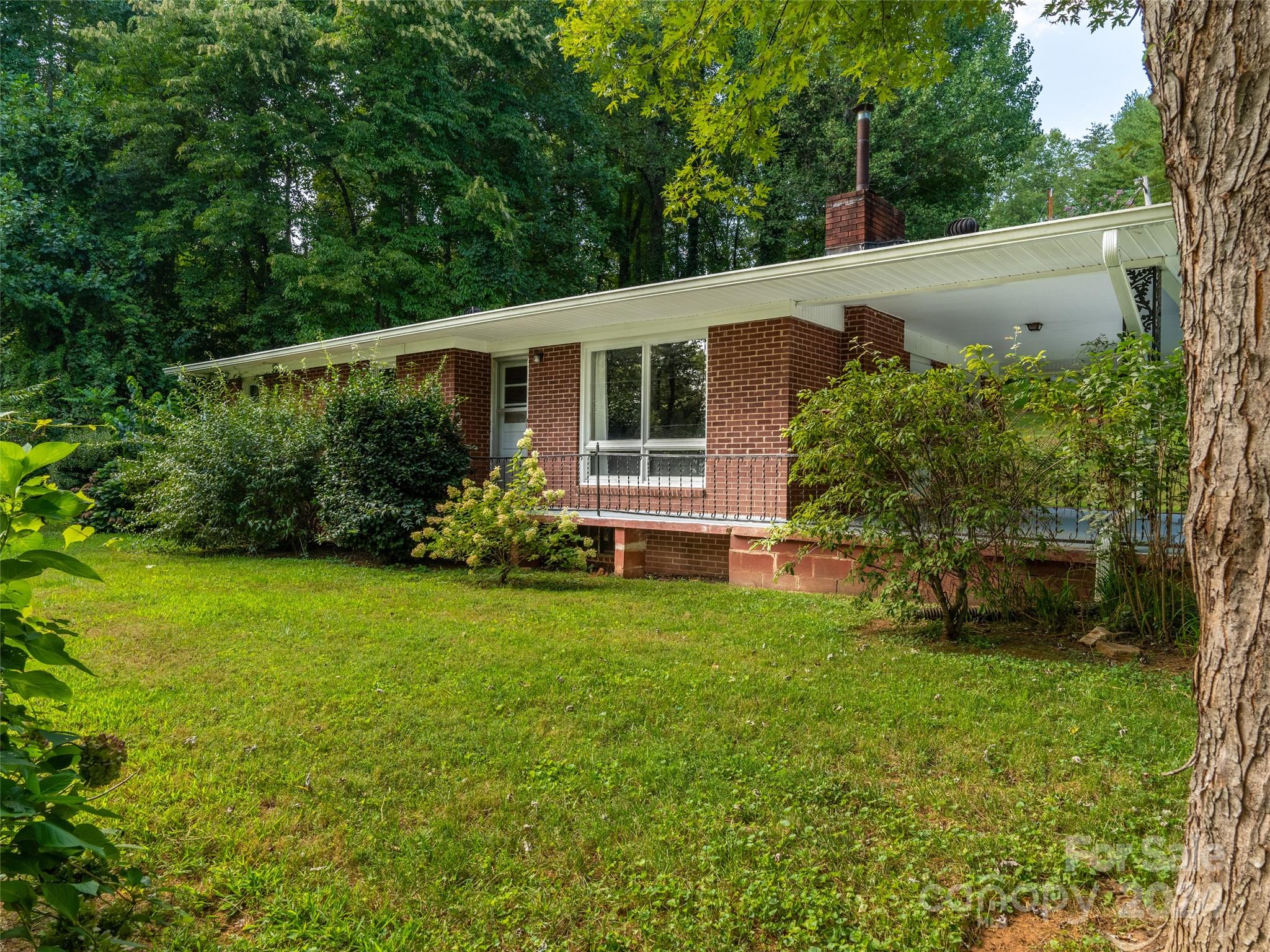 15 Lakeview Drive N