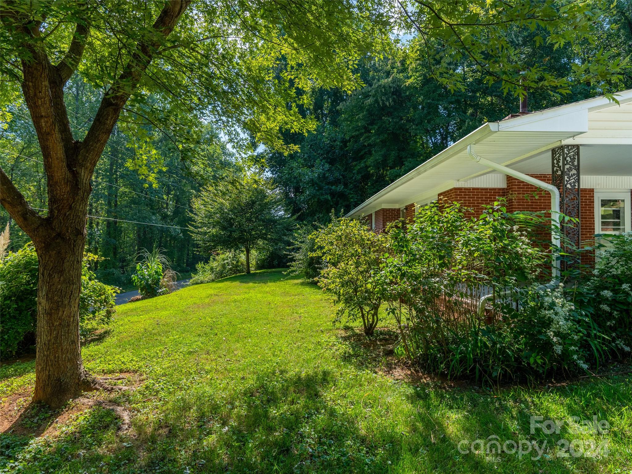 15 Lakeview Drive N