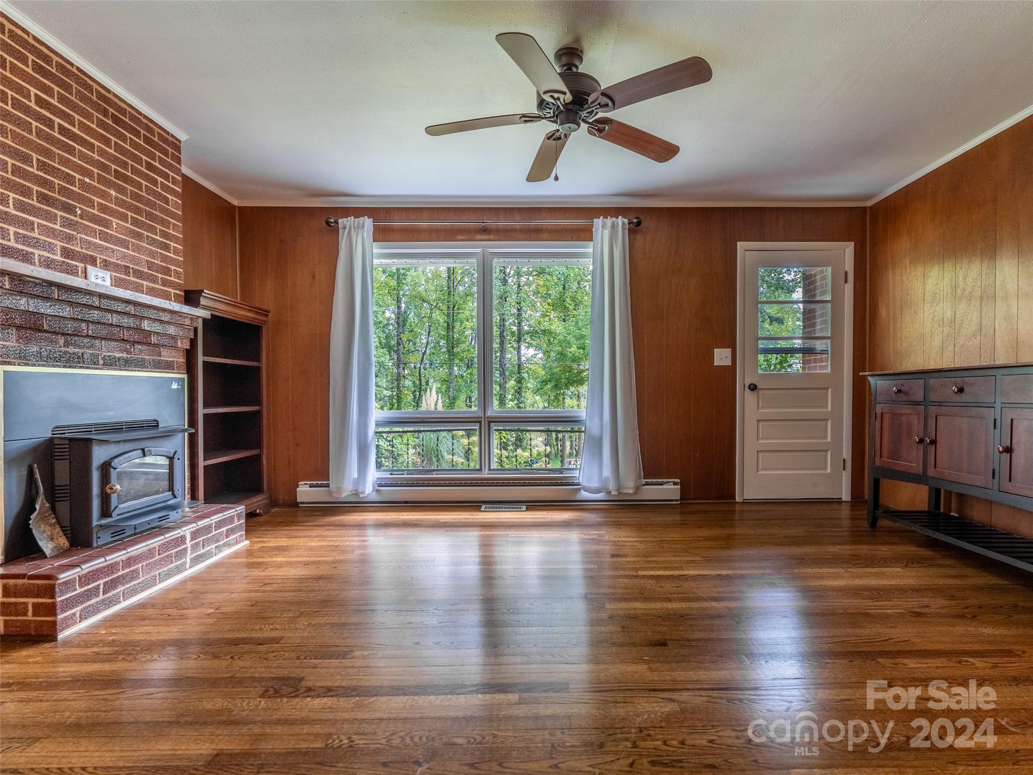 15 Lakeview Drive N
