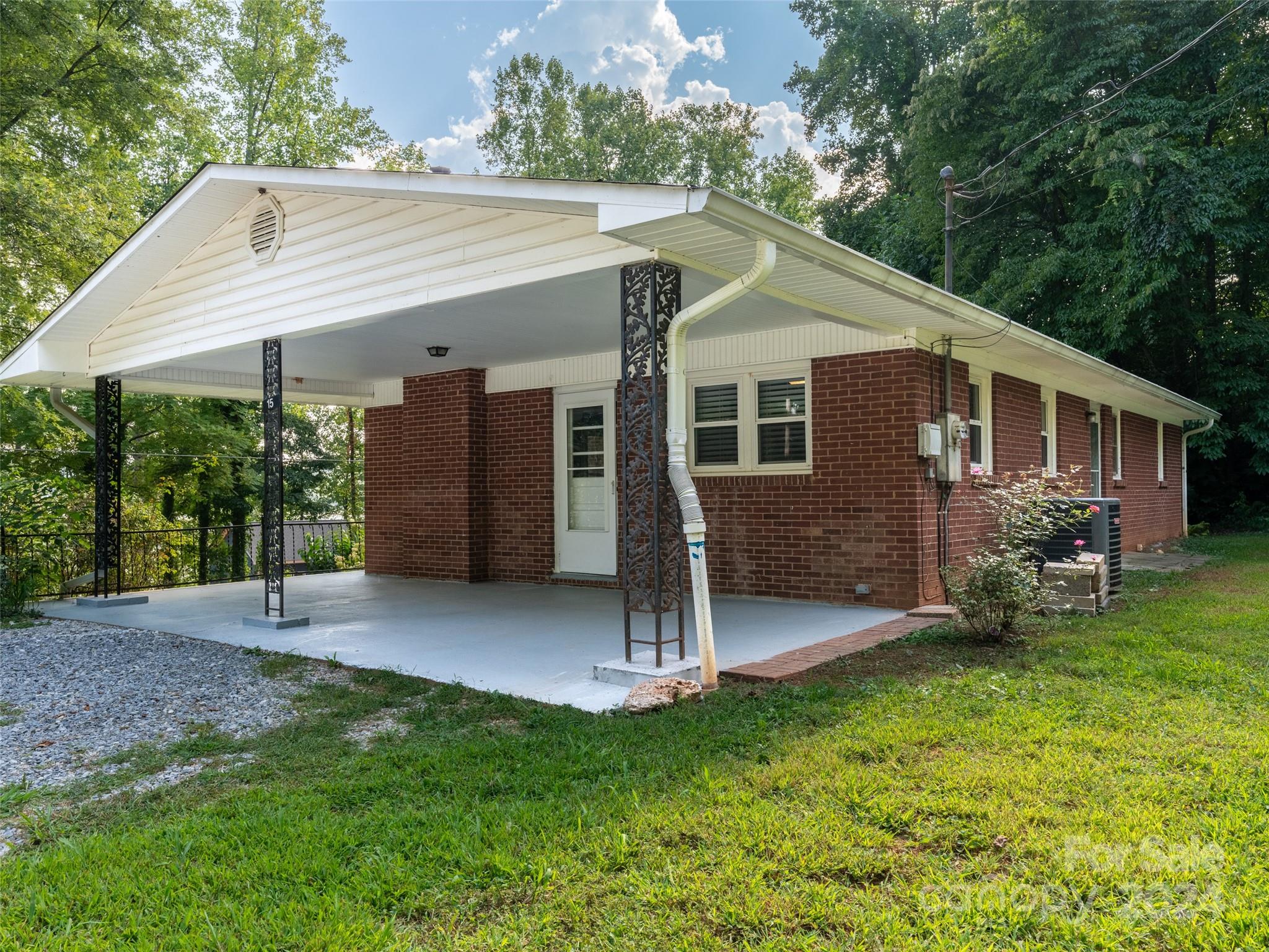 15 Lakeview Drive N
