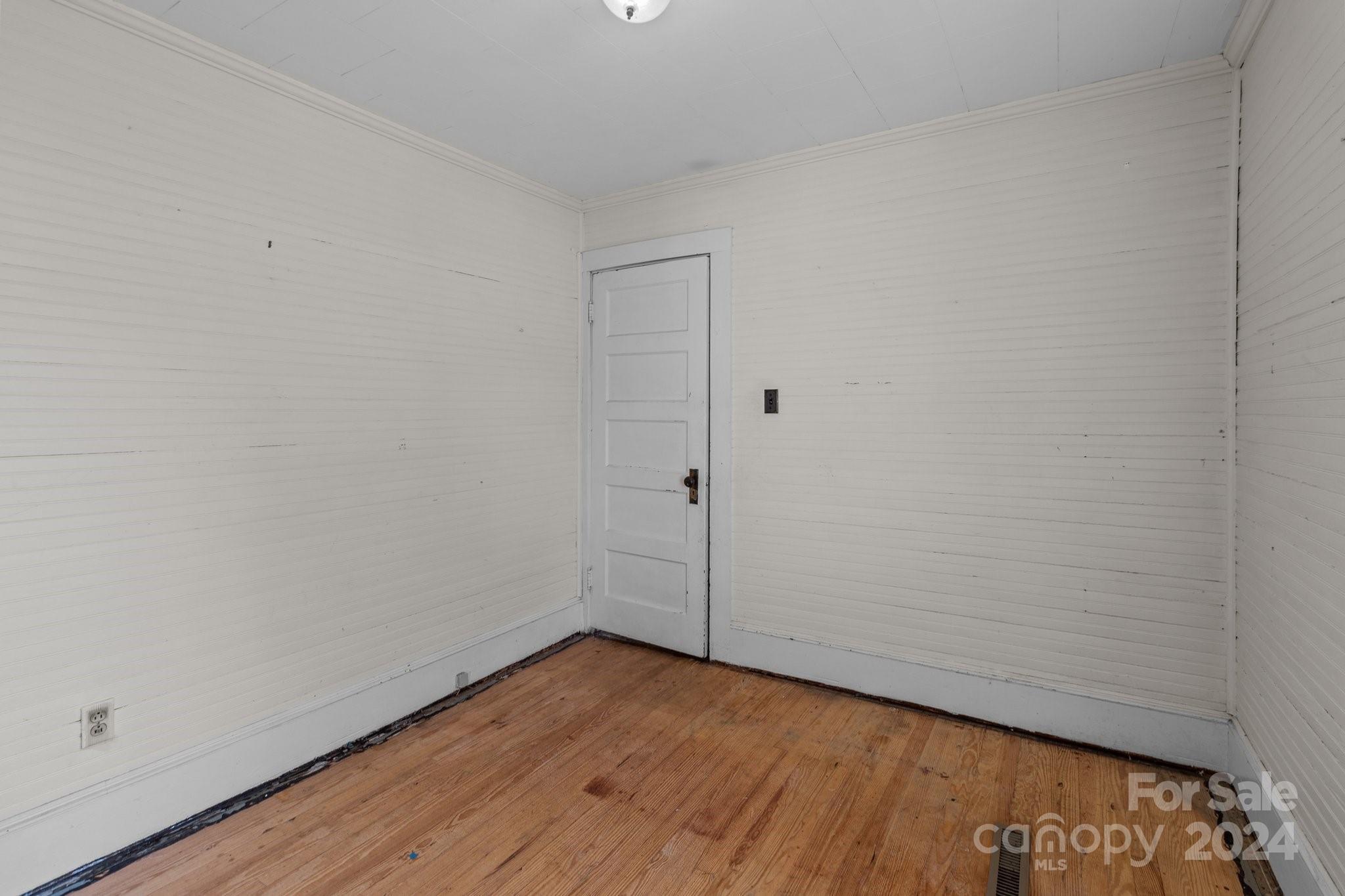 600 Chapel Street S