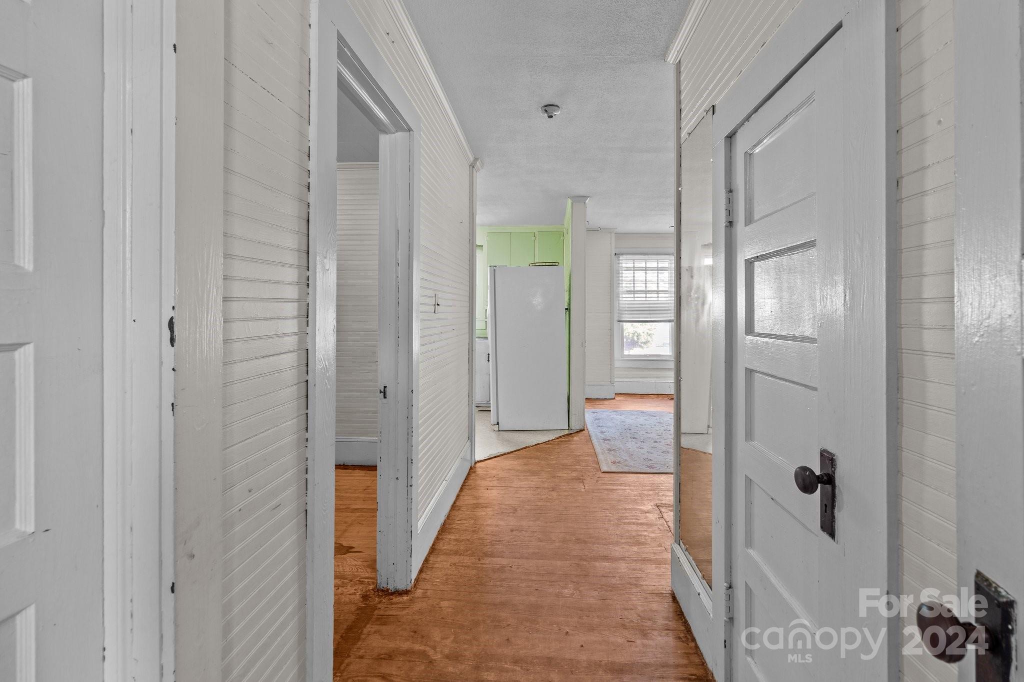 600 Chapel Street S