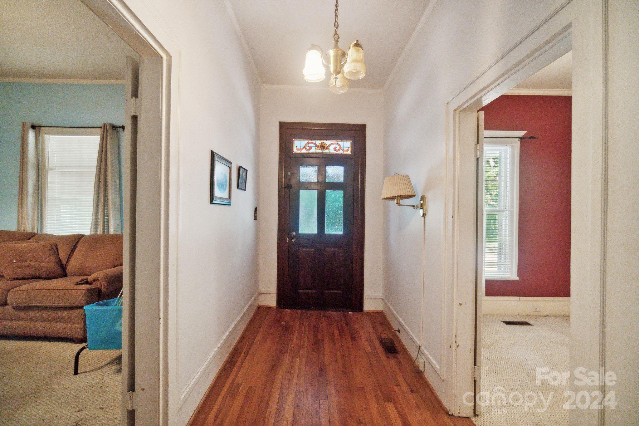 407 W Charlotte Avenue