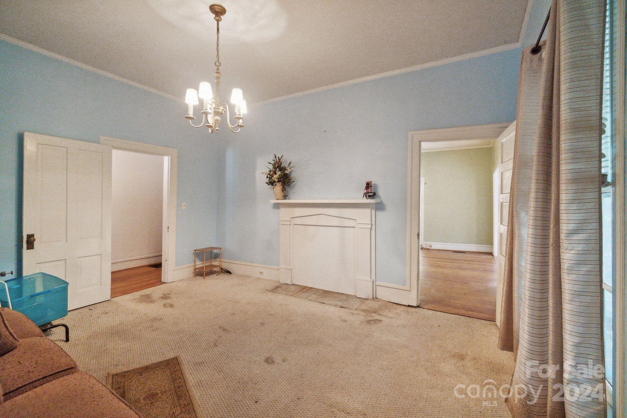 407 W Charlotte Avenue