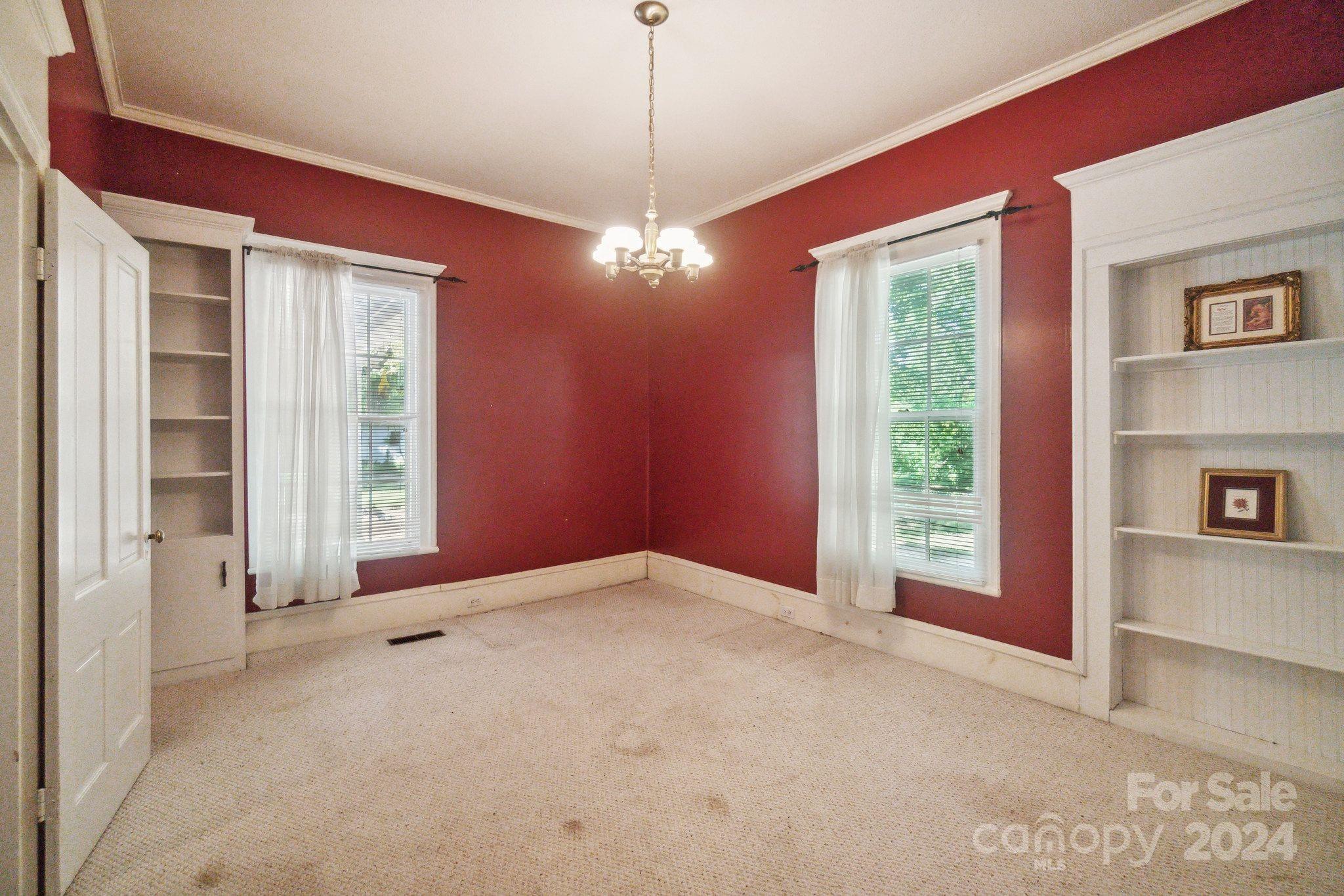 407 W Charlotte Avenue
