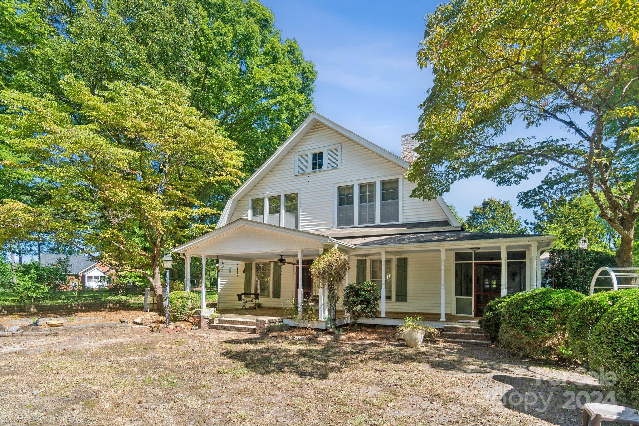 407 W Charlotte Avenue