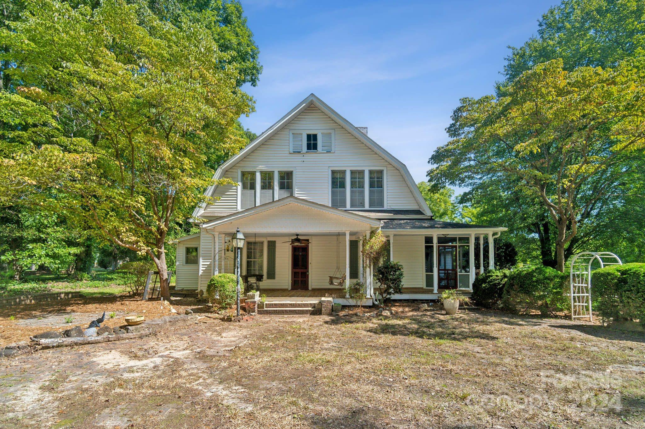 407 W Charlotte Avenue