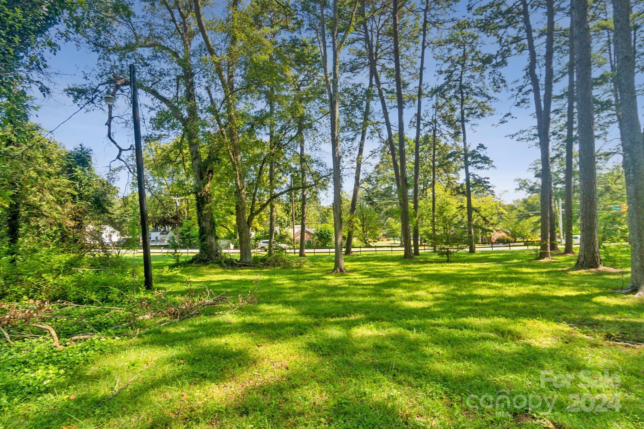 407 W Charlotte Avenue