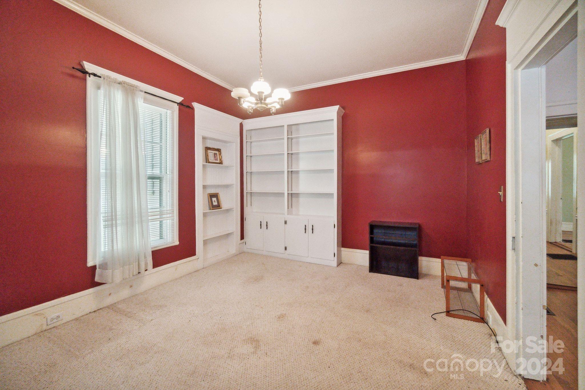 407 W Charlotte Avenue