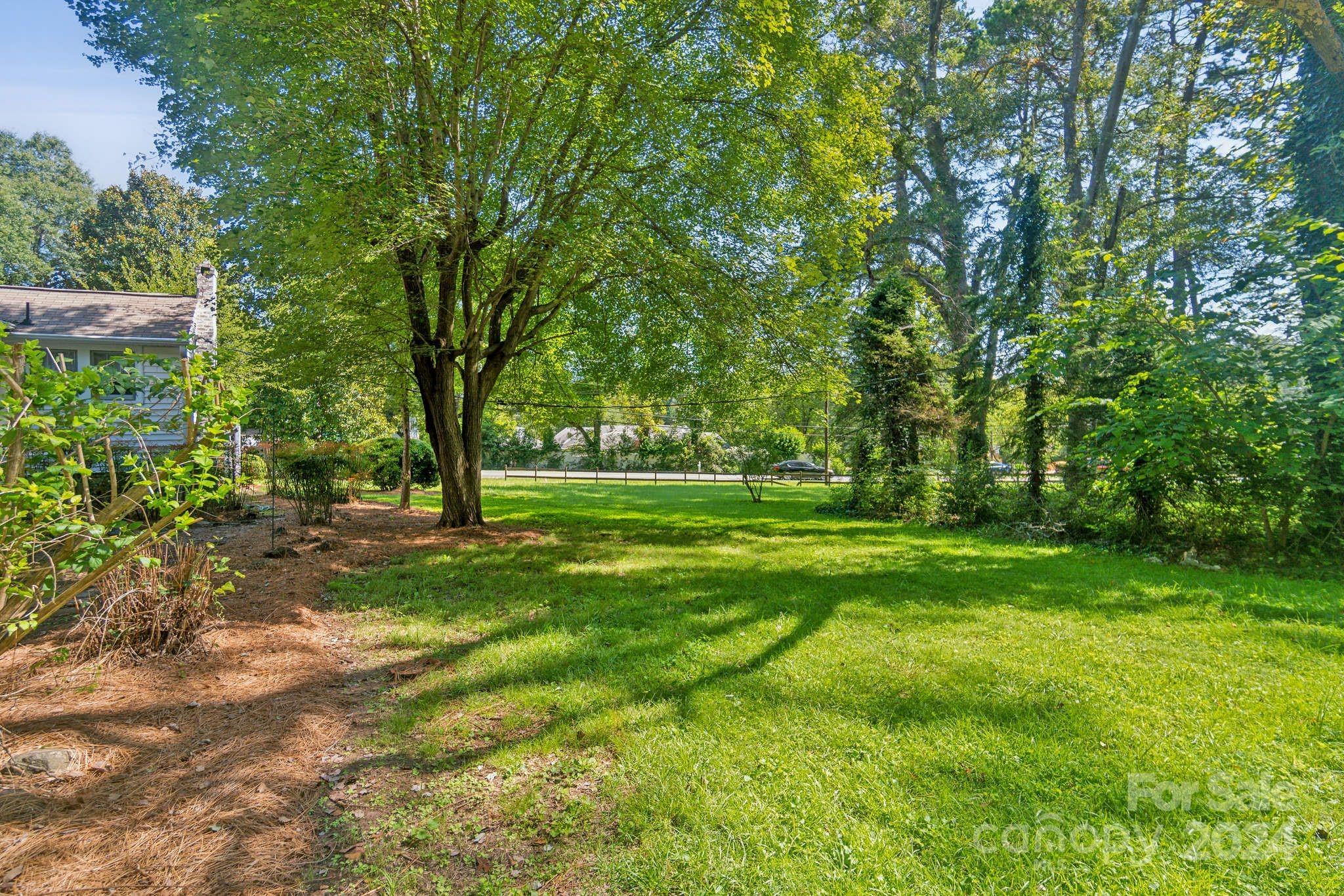 407 W Charlotte Avenue