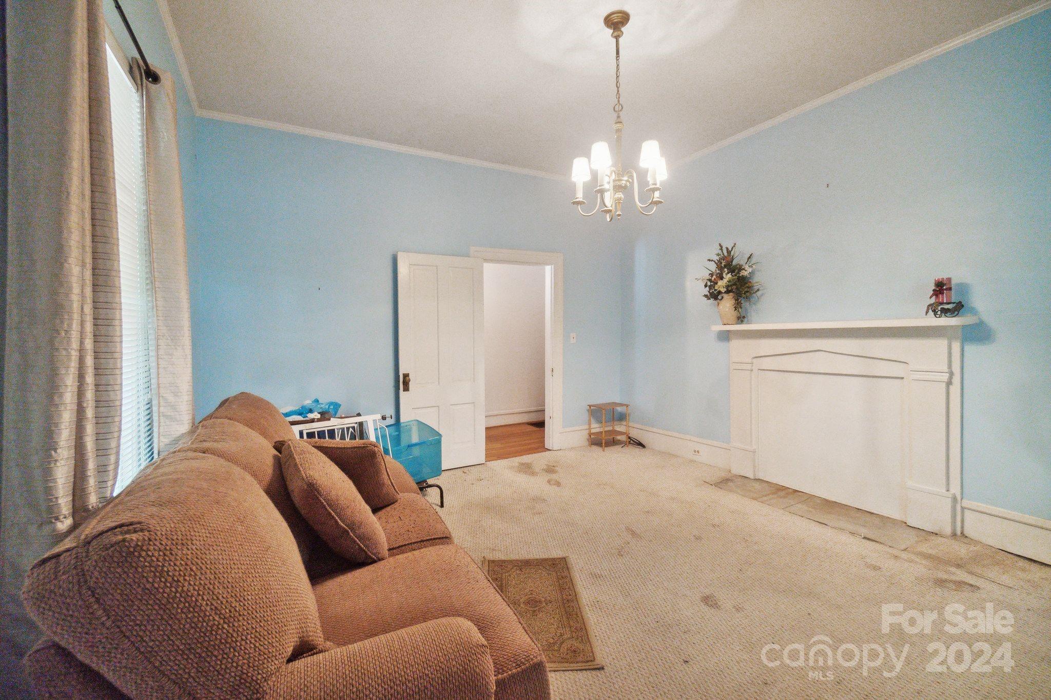 407 W Charlotte Avenue