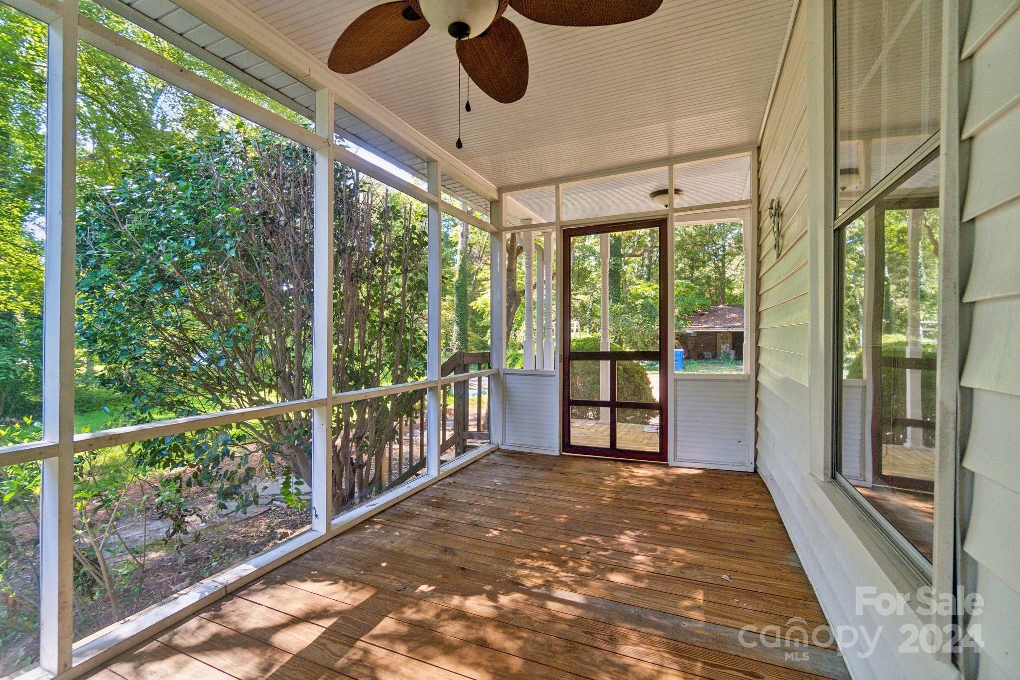 407 W Charlotte Avenue