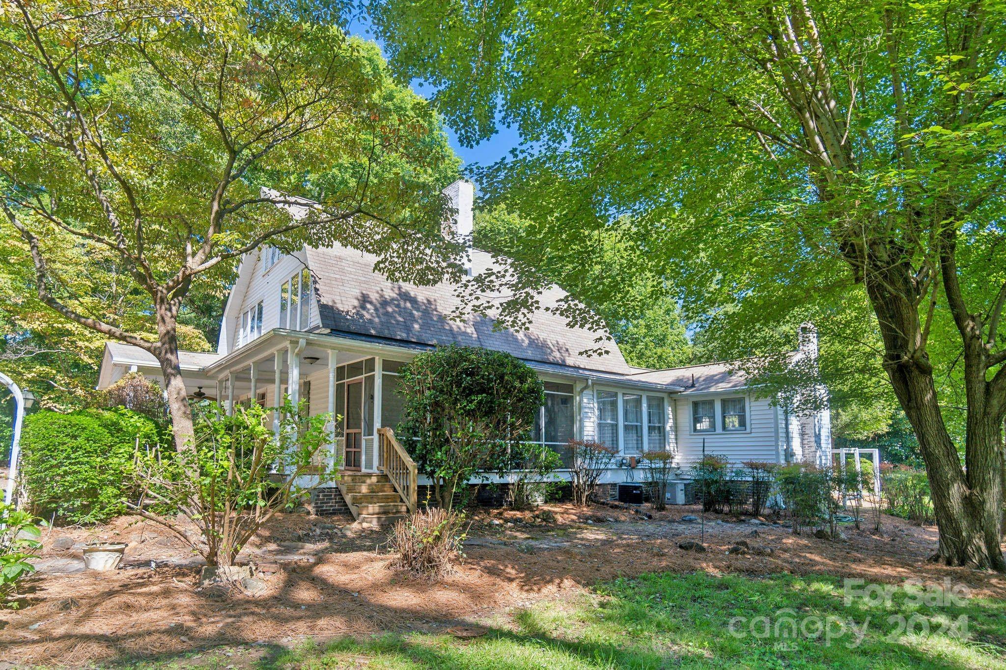 407 W Charlotte Avenue