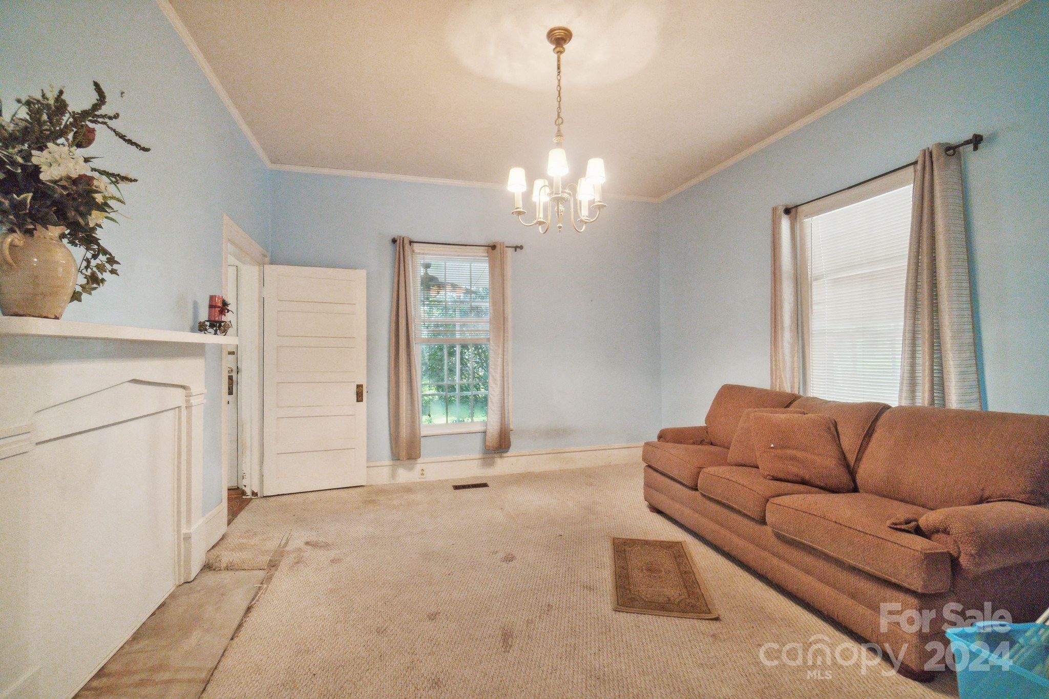 407 W Charlotte Avenue
