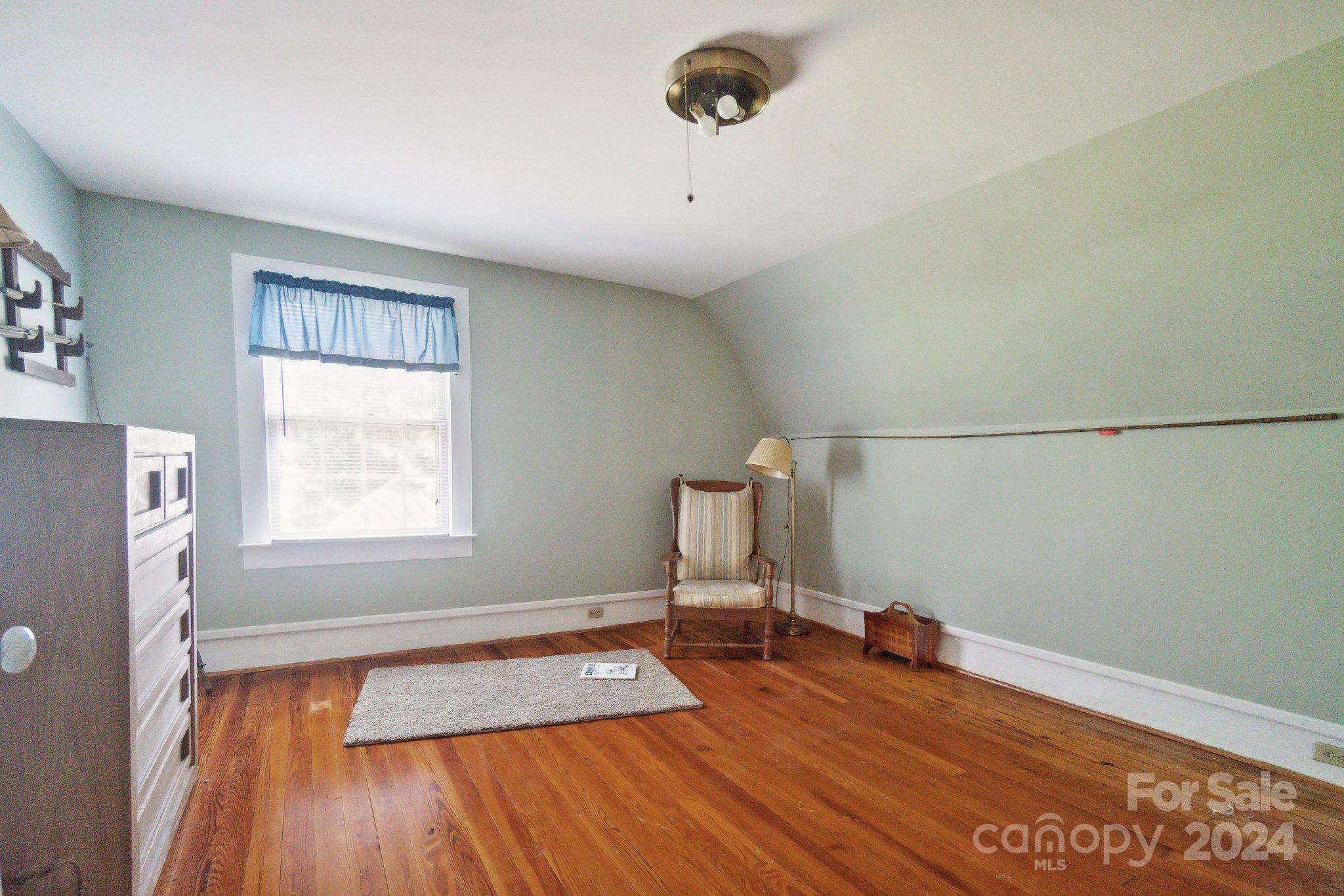 407 W Charlotte Avenue