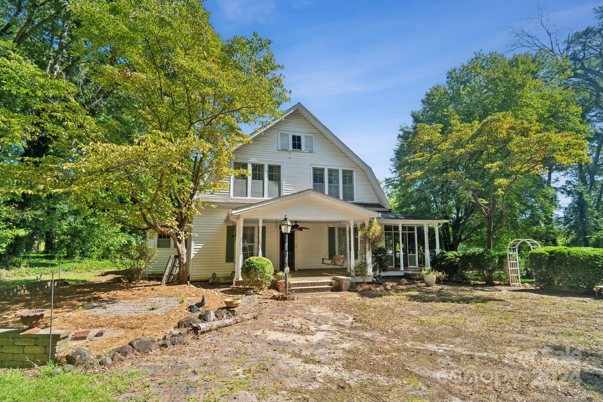 407 W Charlotte Avenue