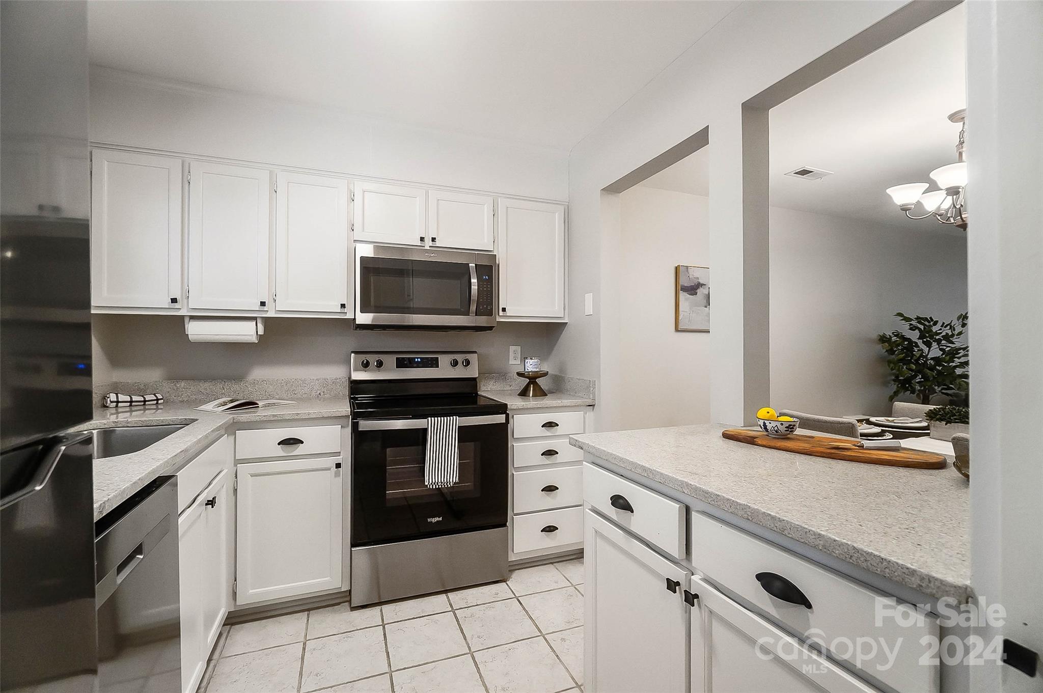 2719 Selwyn Avenue Unit: 19