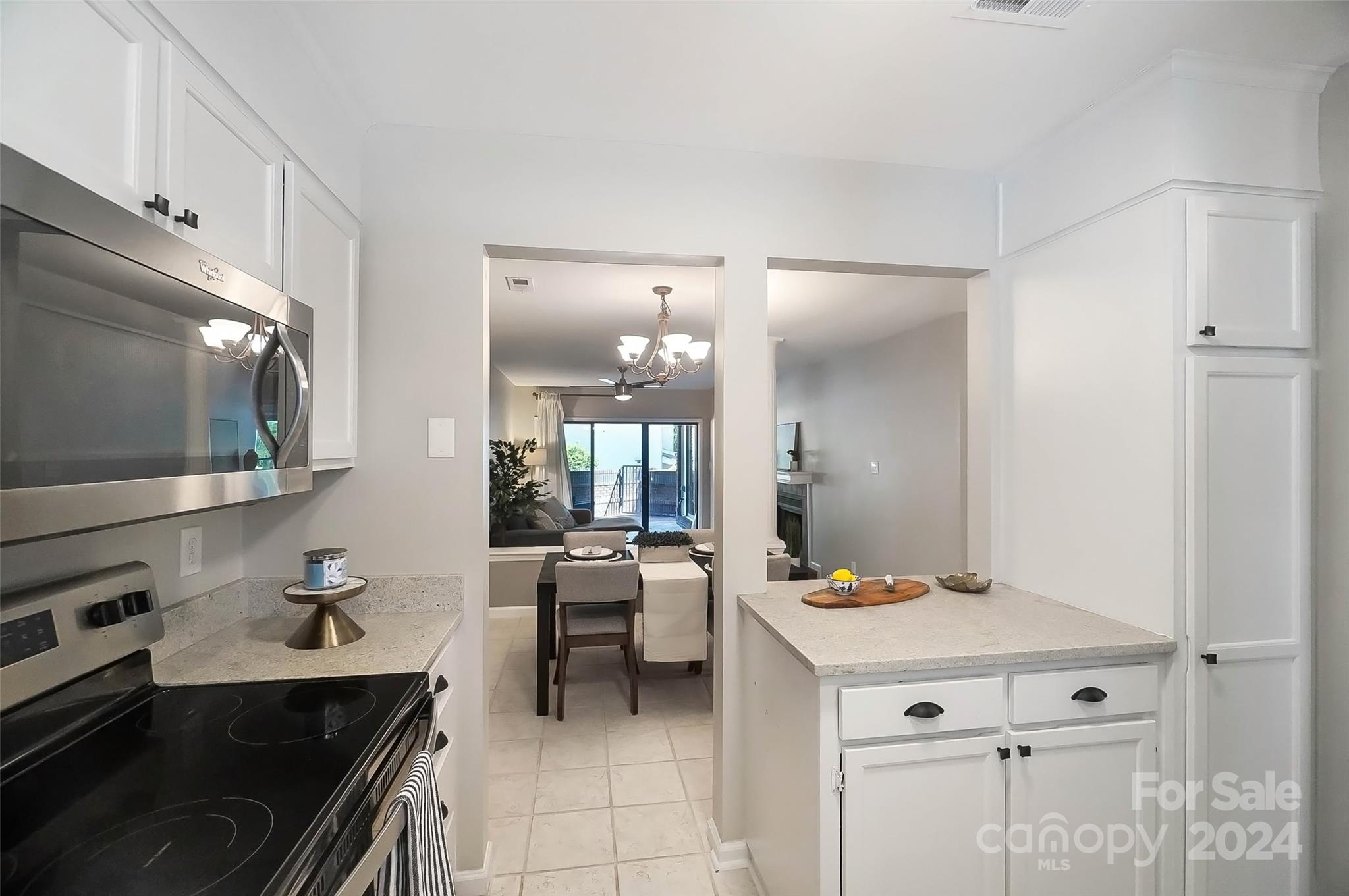 2719 Selwyn Avenue Unit: 19