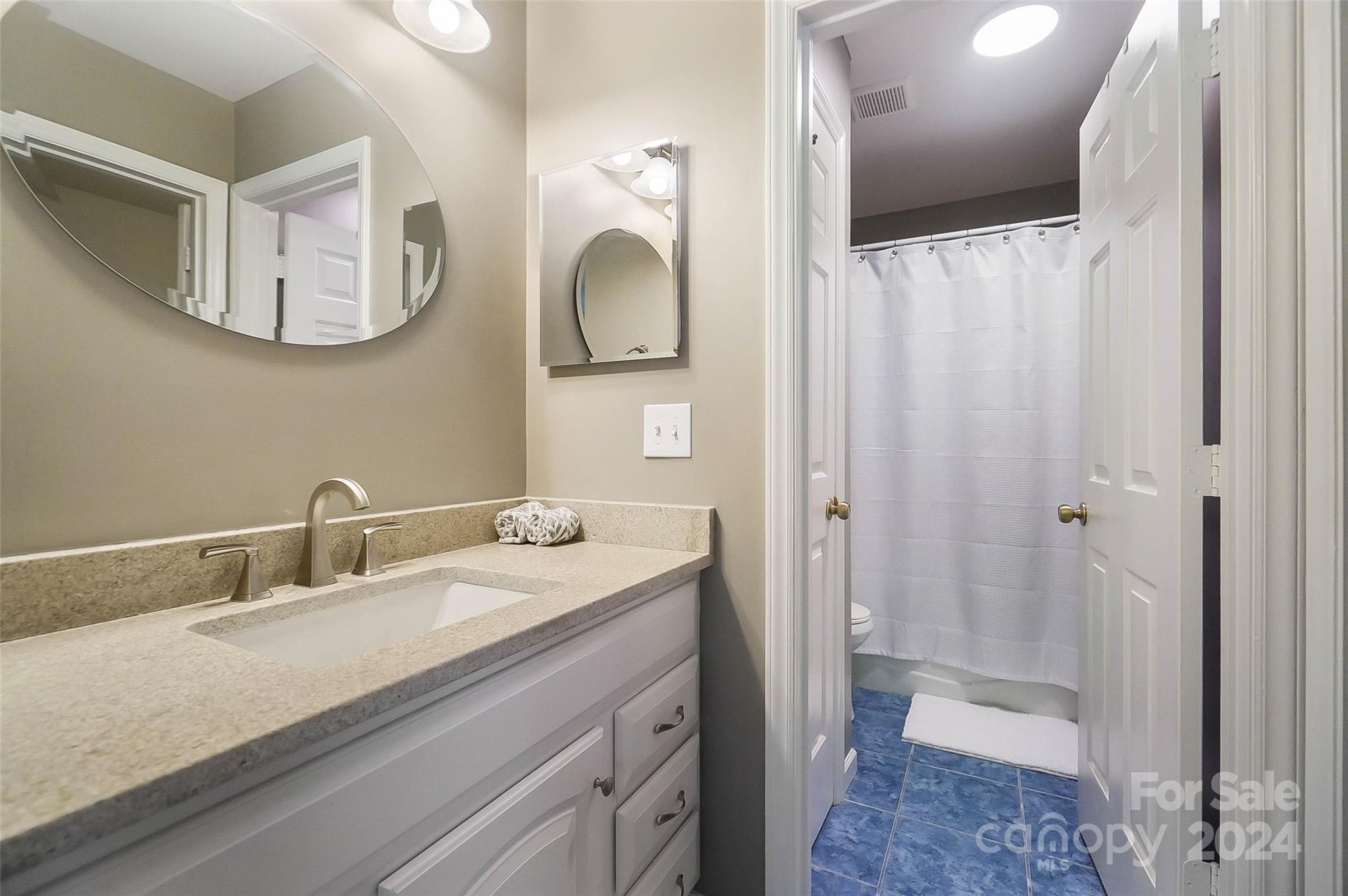 2719 Selwyn Avenue Unit: 19