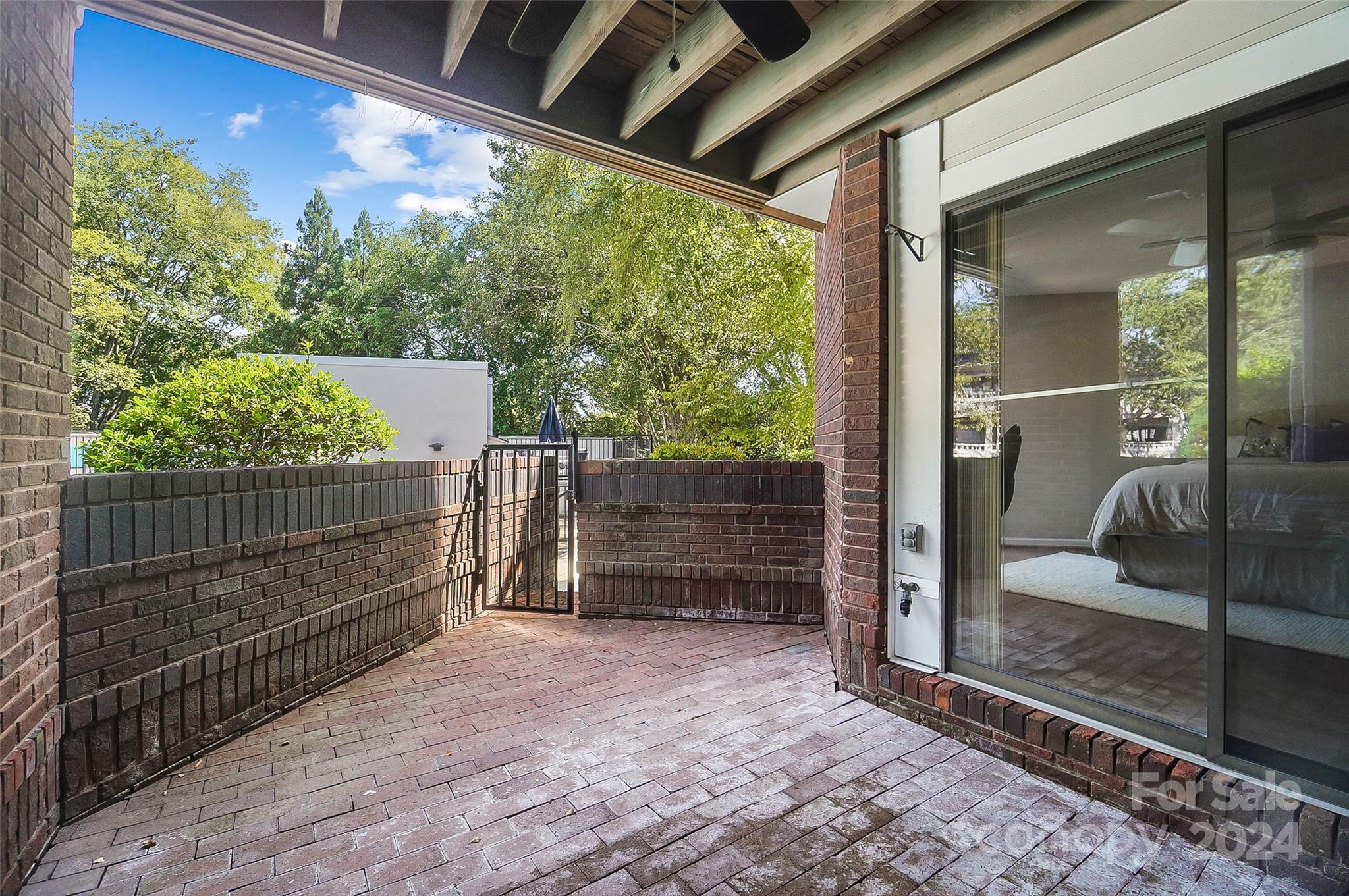 2719 Selwyn Avenue Unit: 19