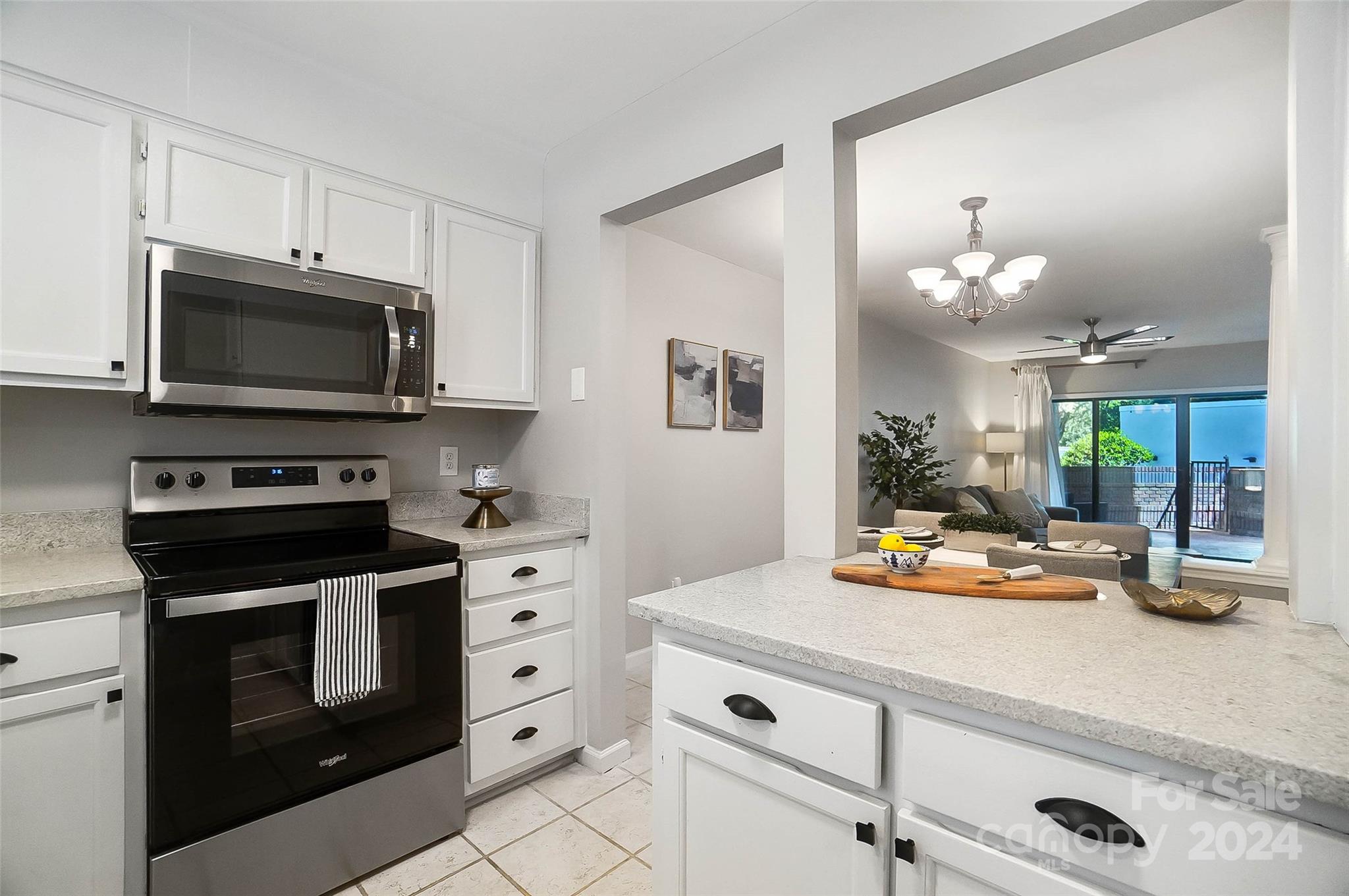 2719 Selwyn Avenue Unit: 19