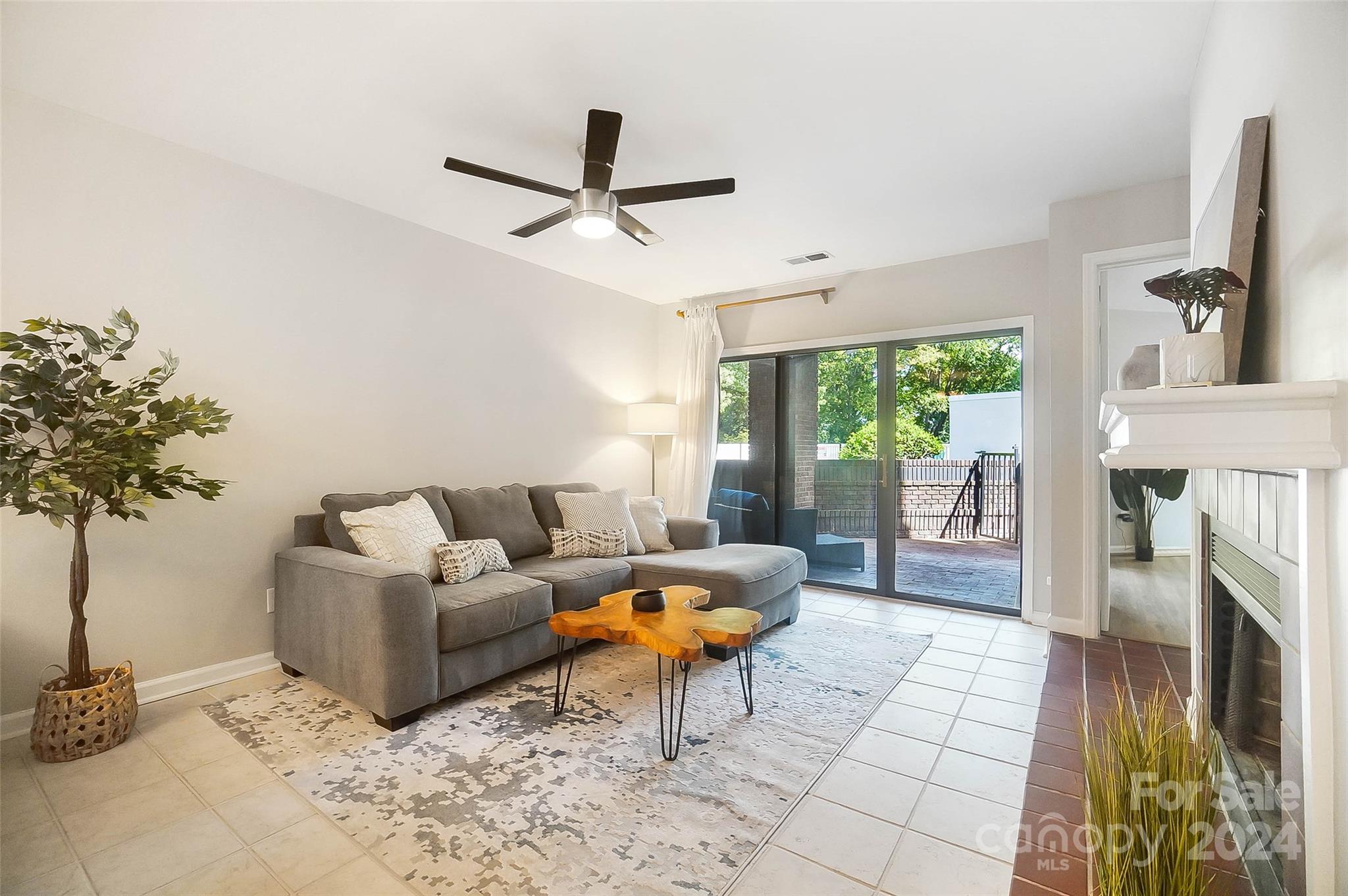 2719 Selwyn Avenue Unit: 19