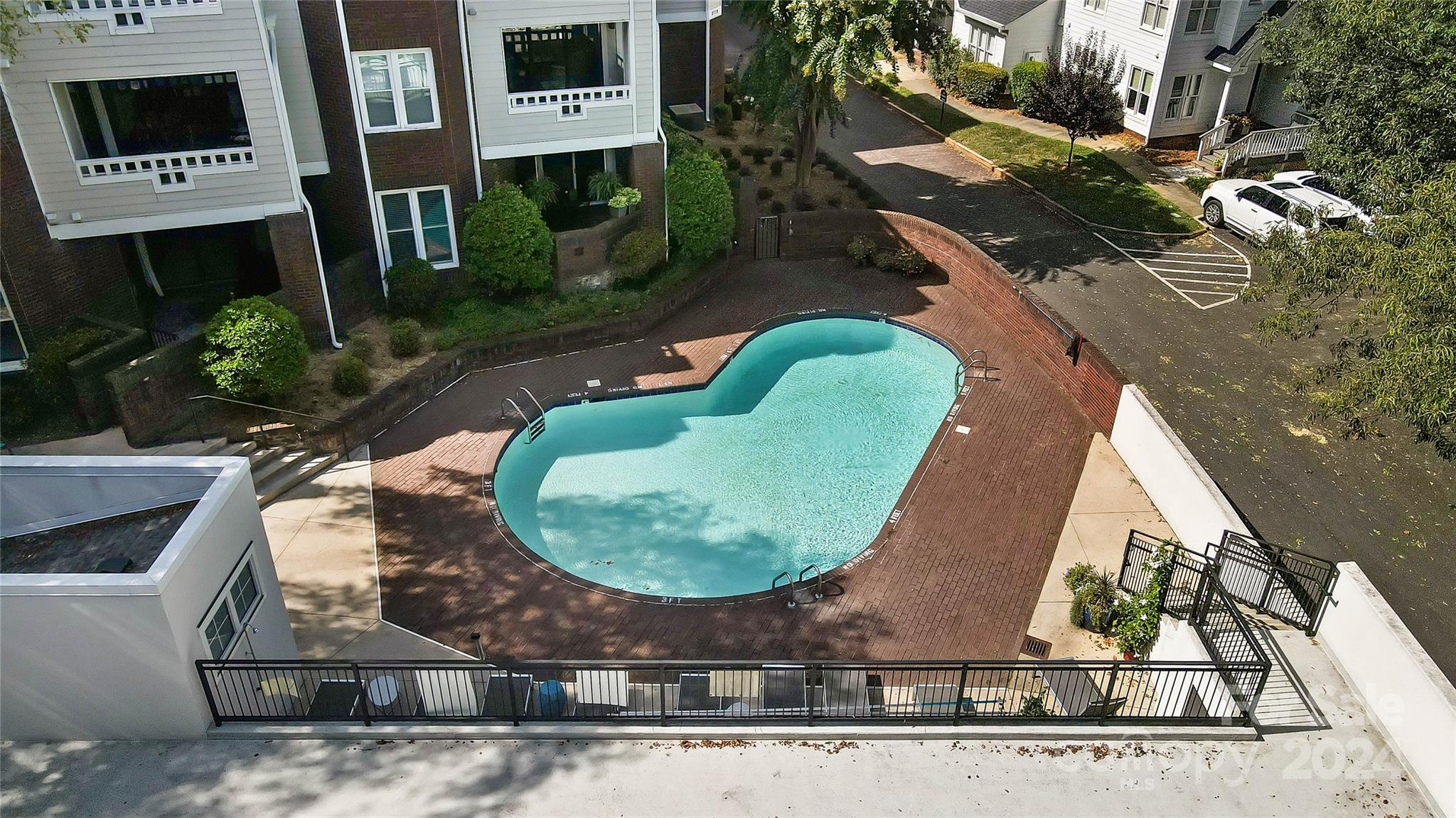 2719 Selwyn Avenue Unit: 19