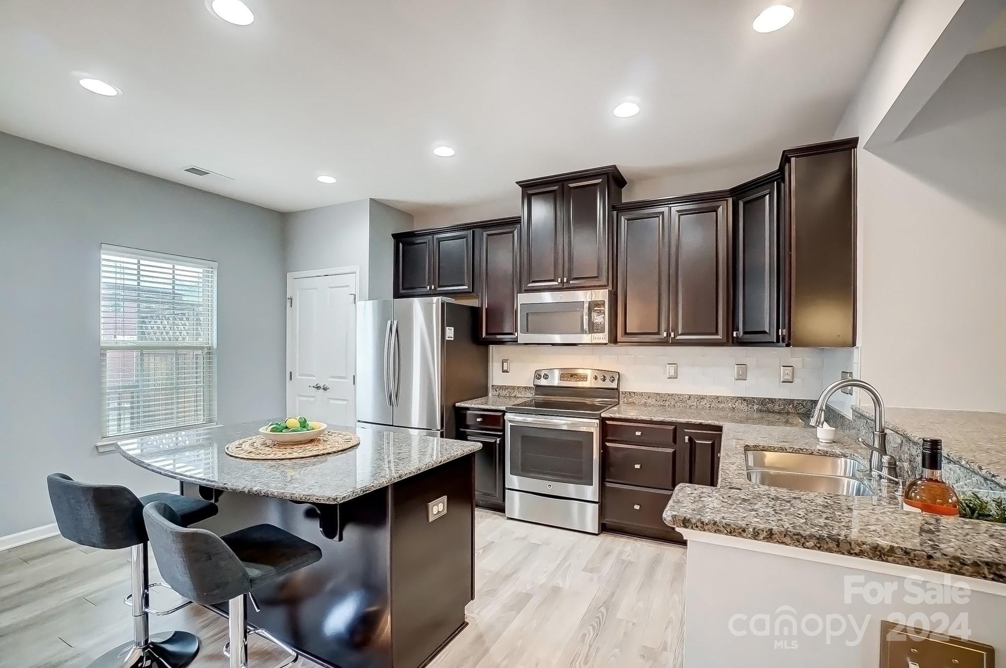 2112 Arbor Loop Drive