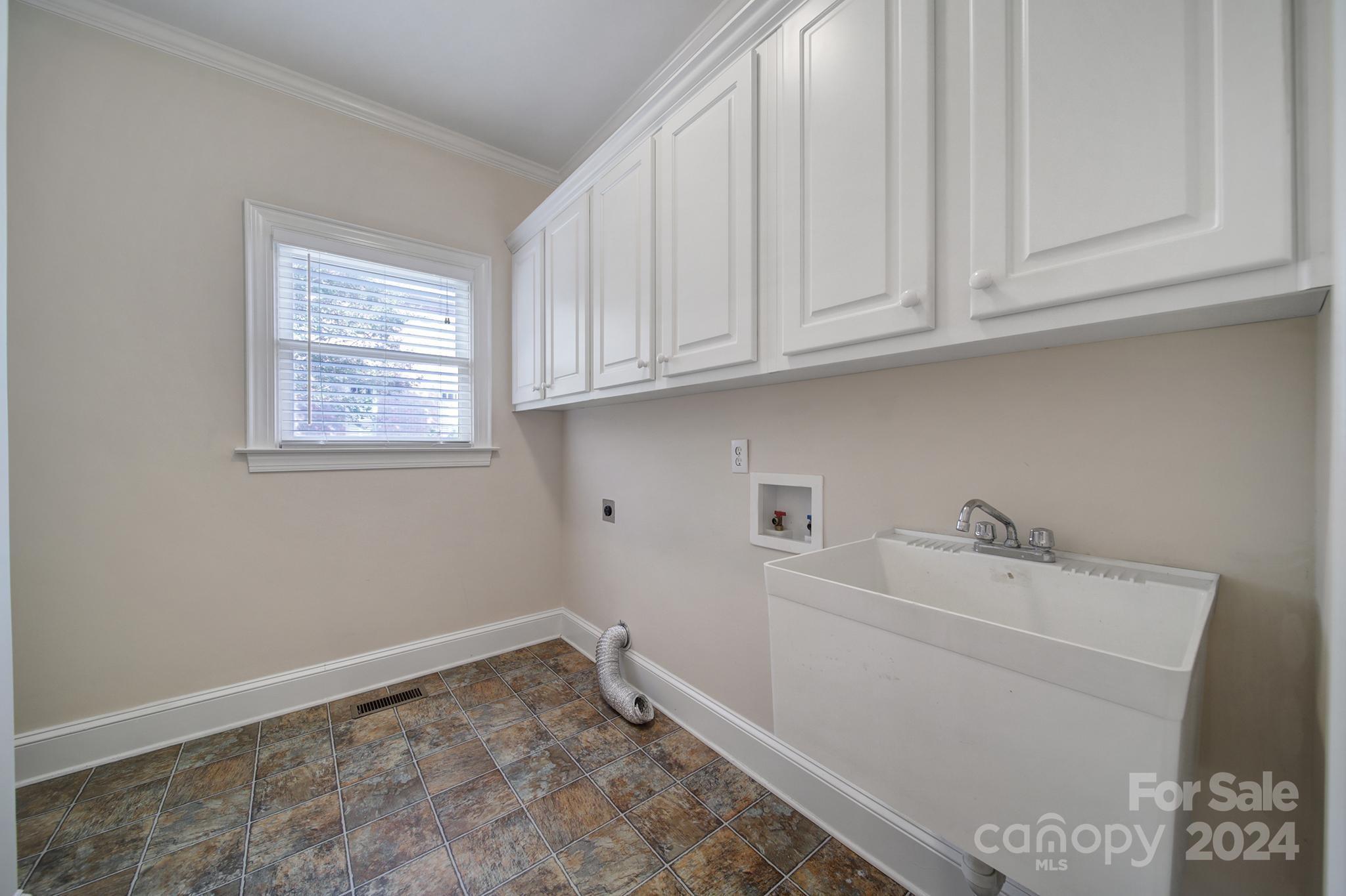 7813 Stonehaven Drive