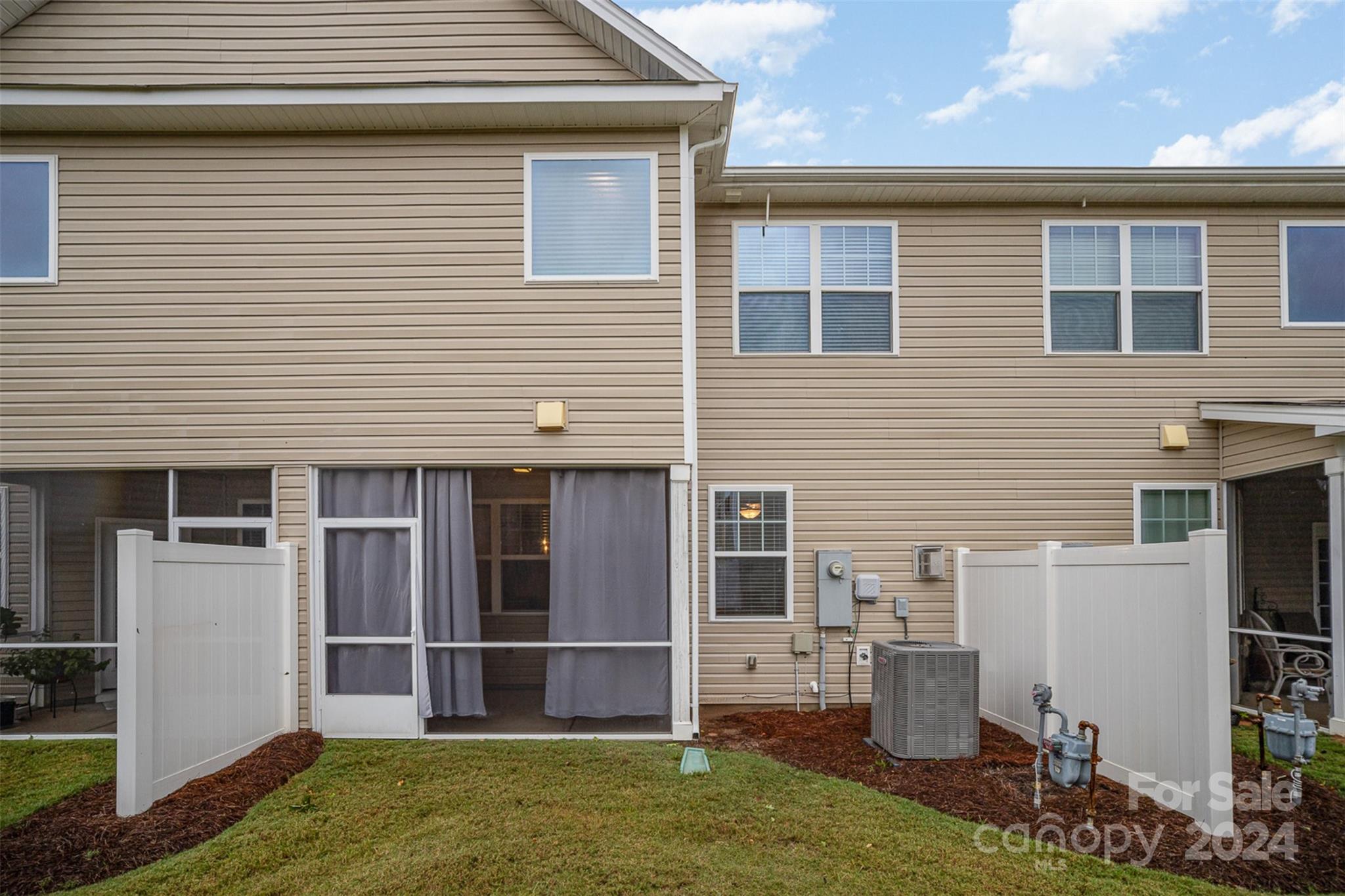 2716 Sawbridge Lane