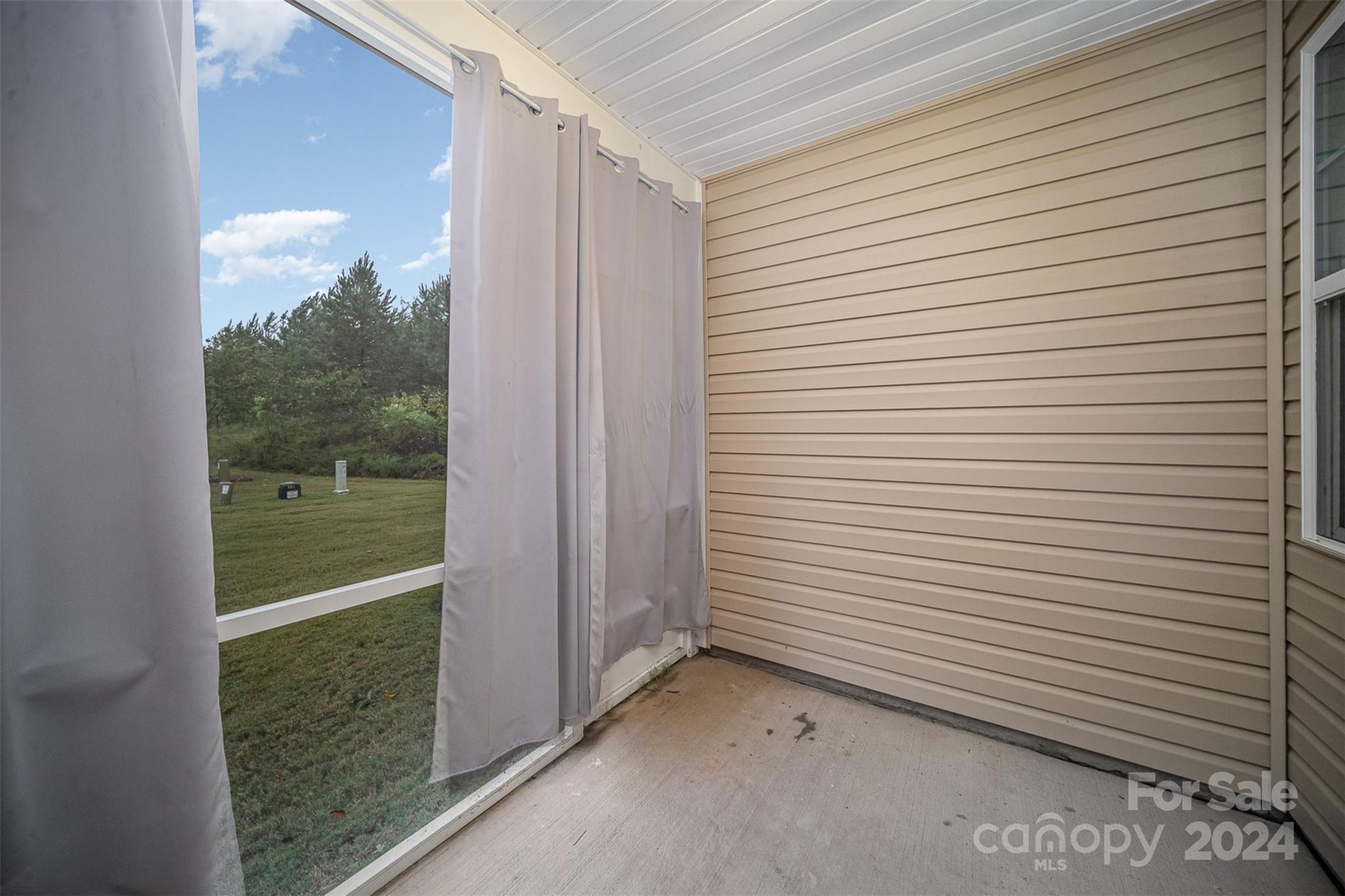 2716 Sawbridge Lane