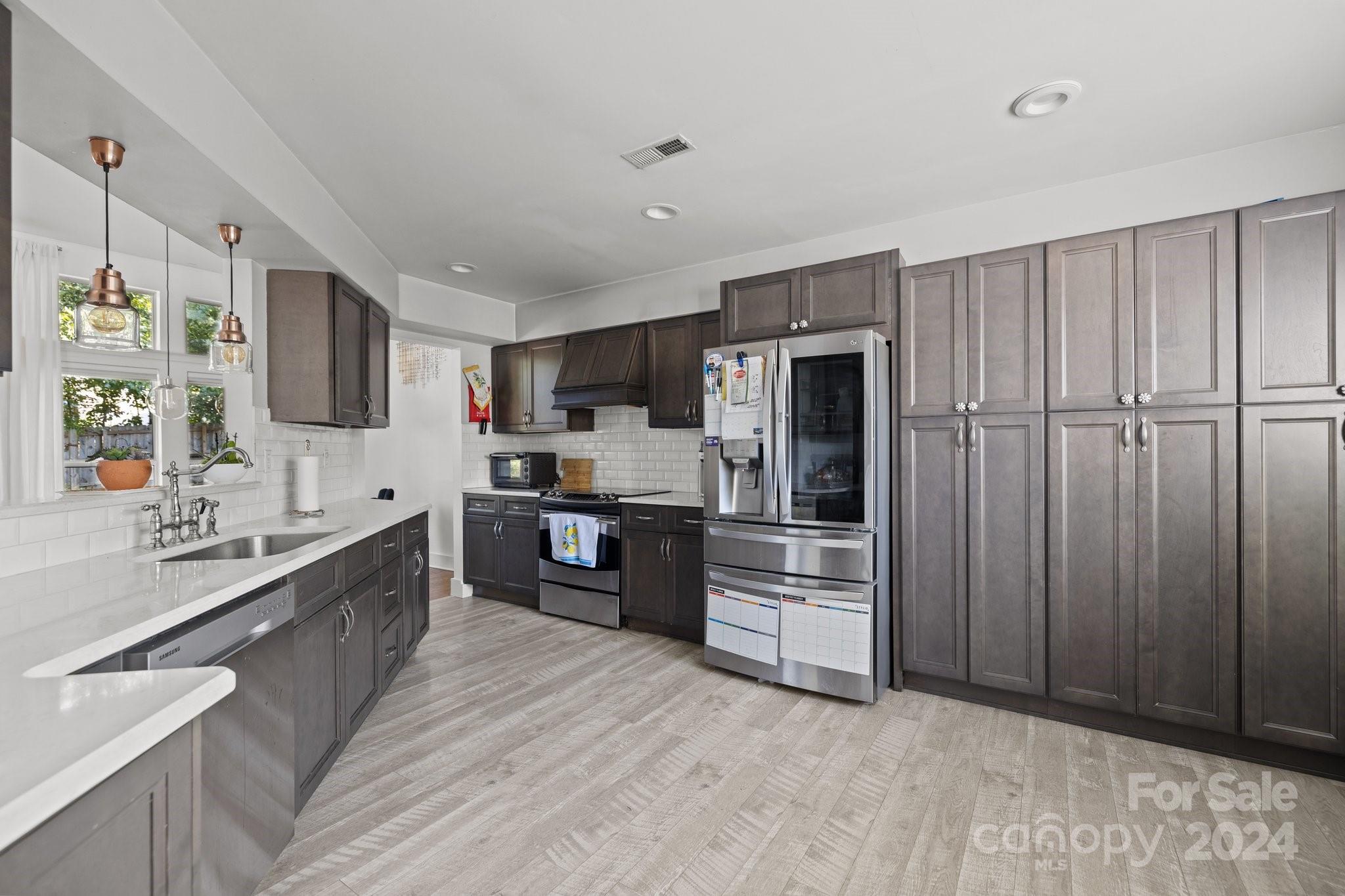 3236 Rheinwood Court