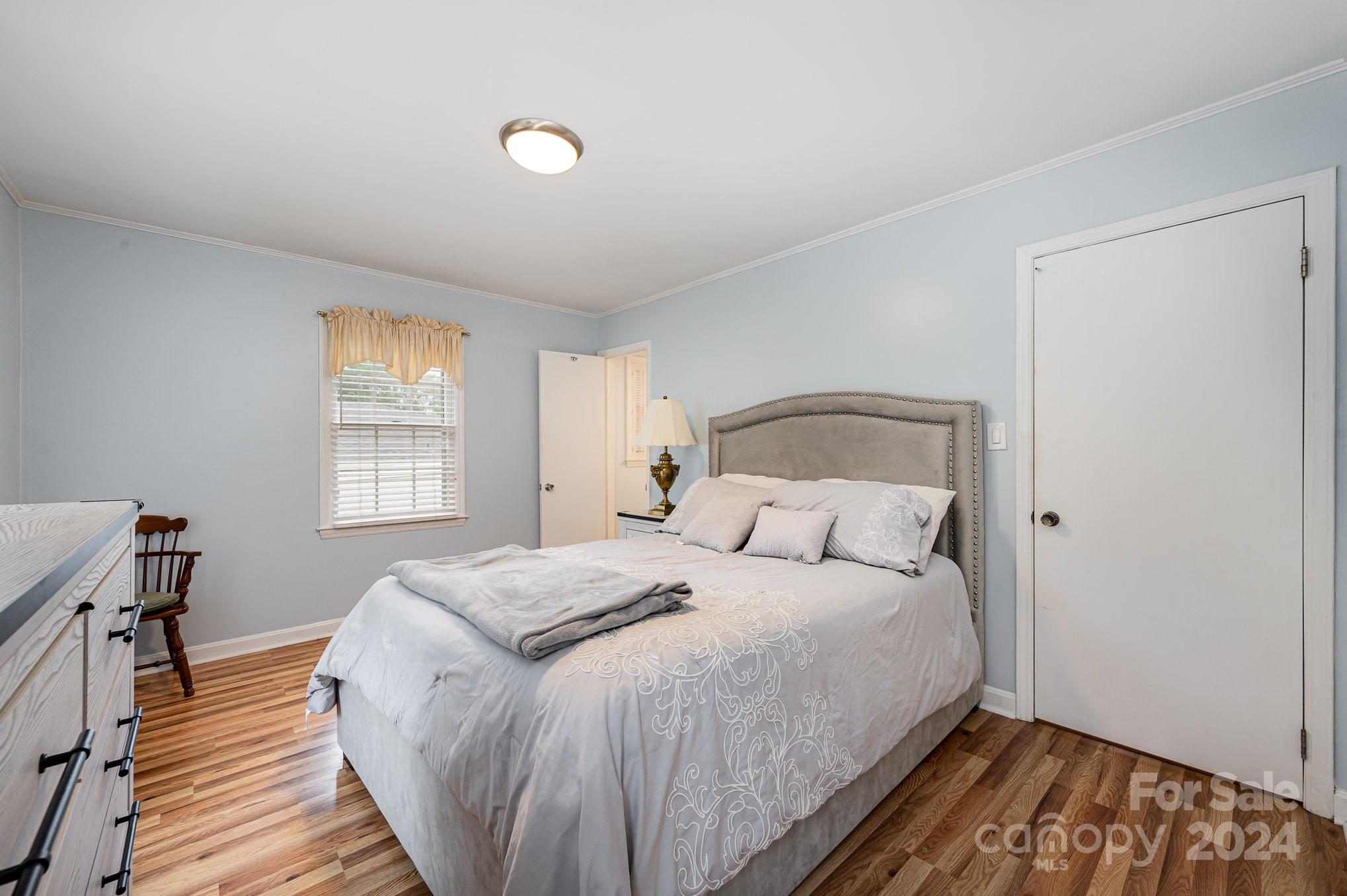 6121 Lake Forest Road E