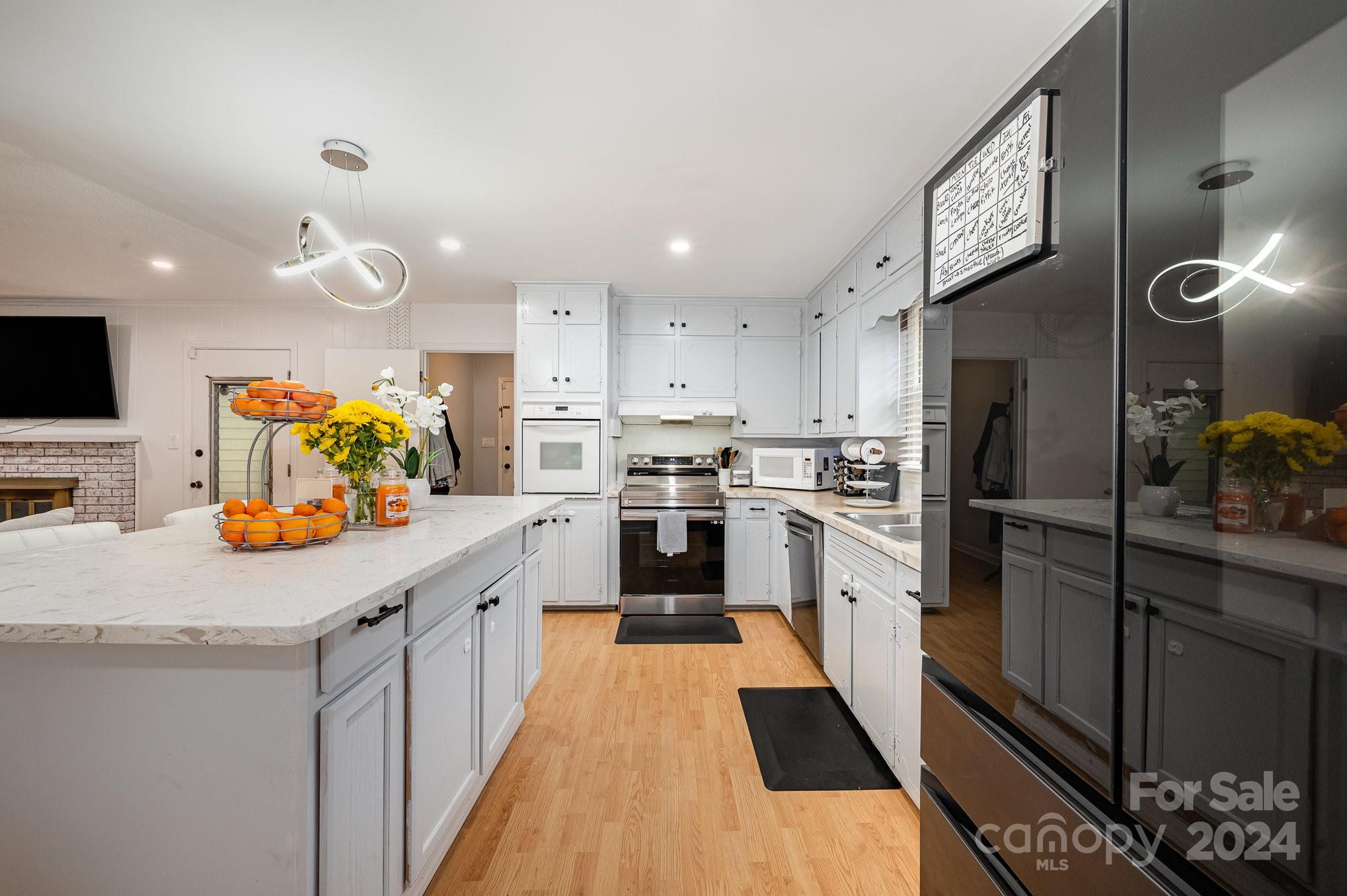 6121 Lake Forest Road E